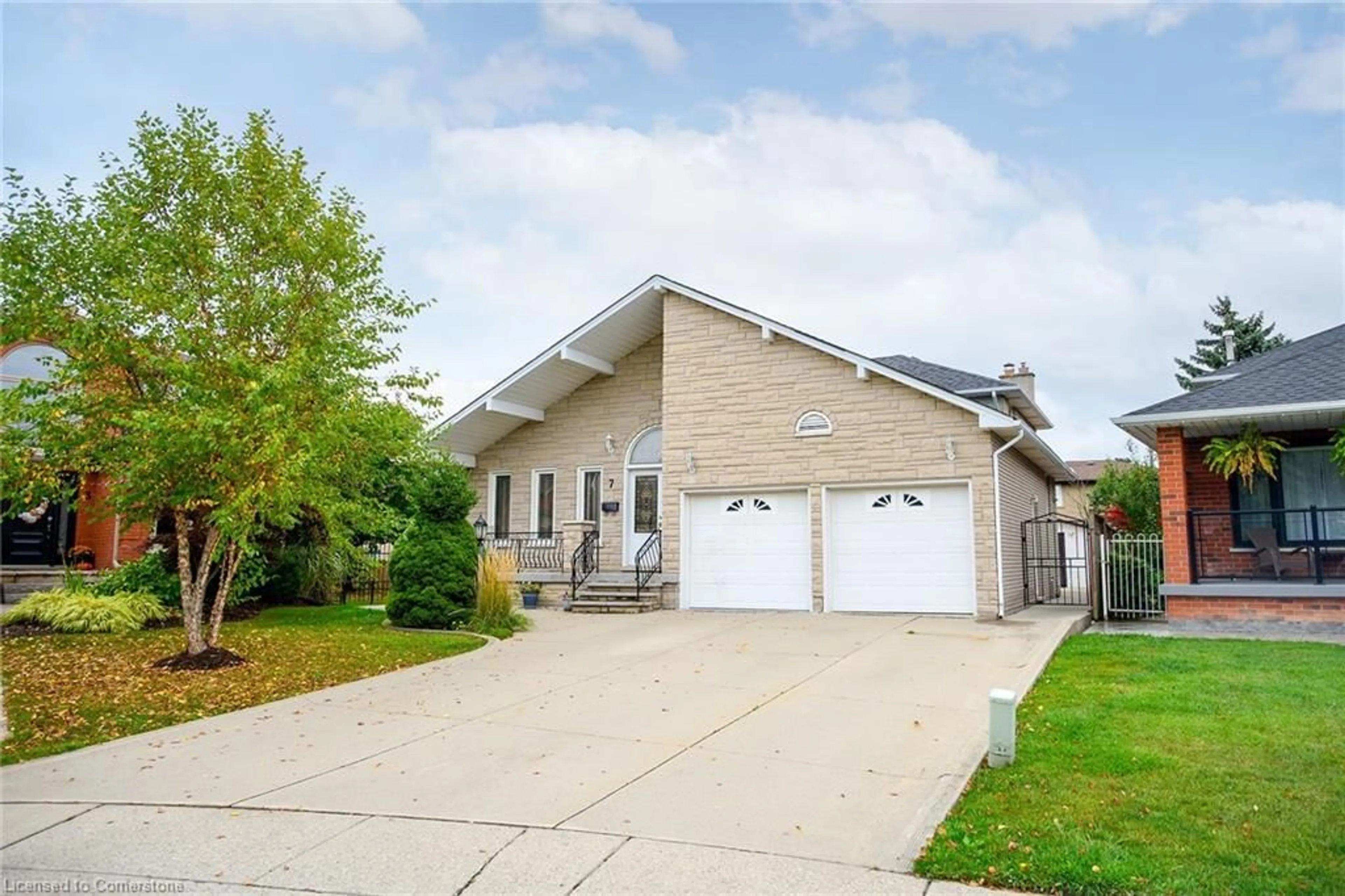 Frontside or backside of a home, the street view for 7 Osgoode Crt, Hamilton Ontario L8W 3C5