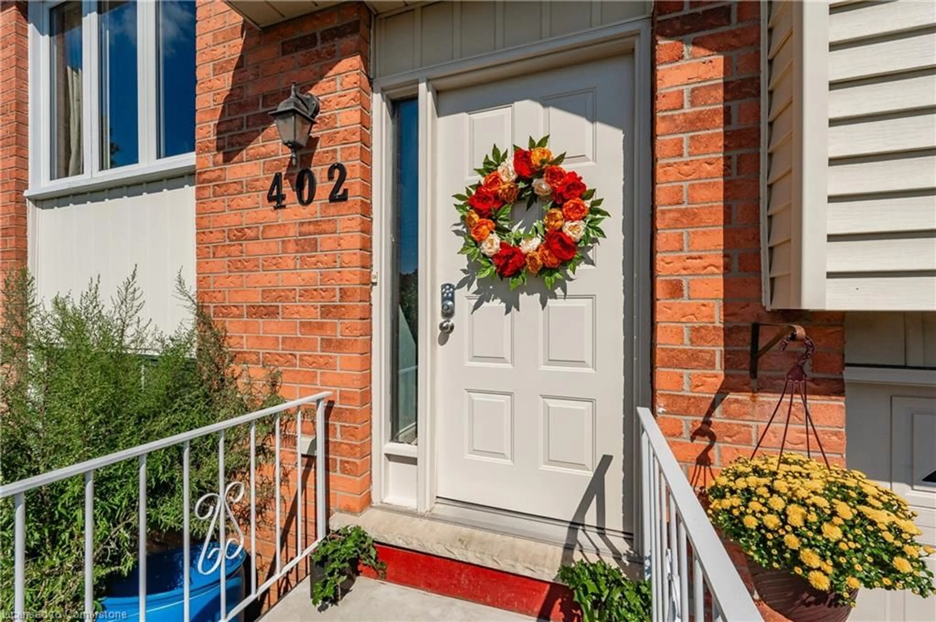 Indoor entryway, carpet floors for 402 Imperial Rd, Guelph Ontario N1K 1K3