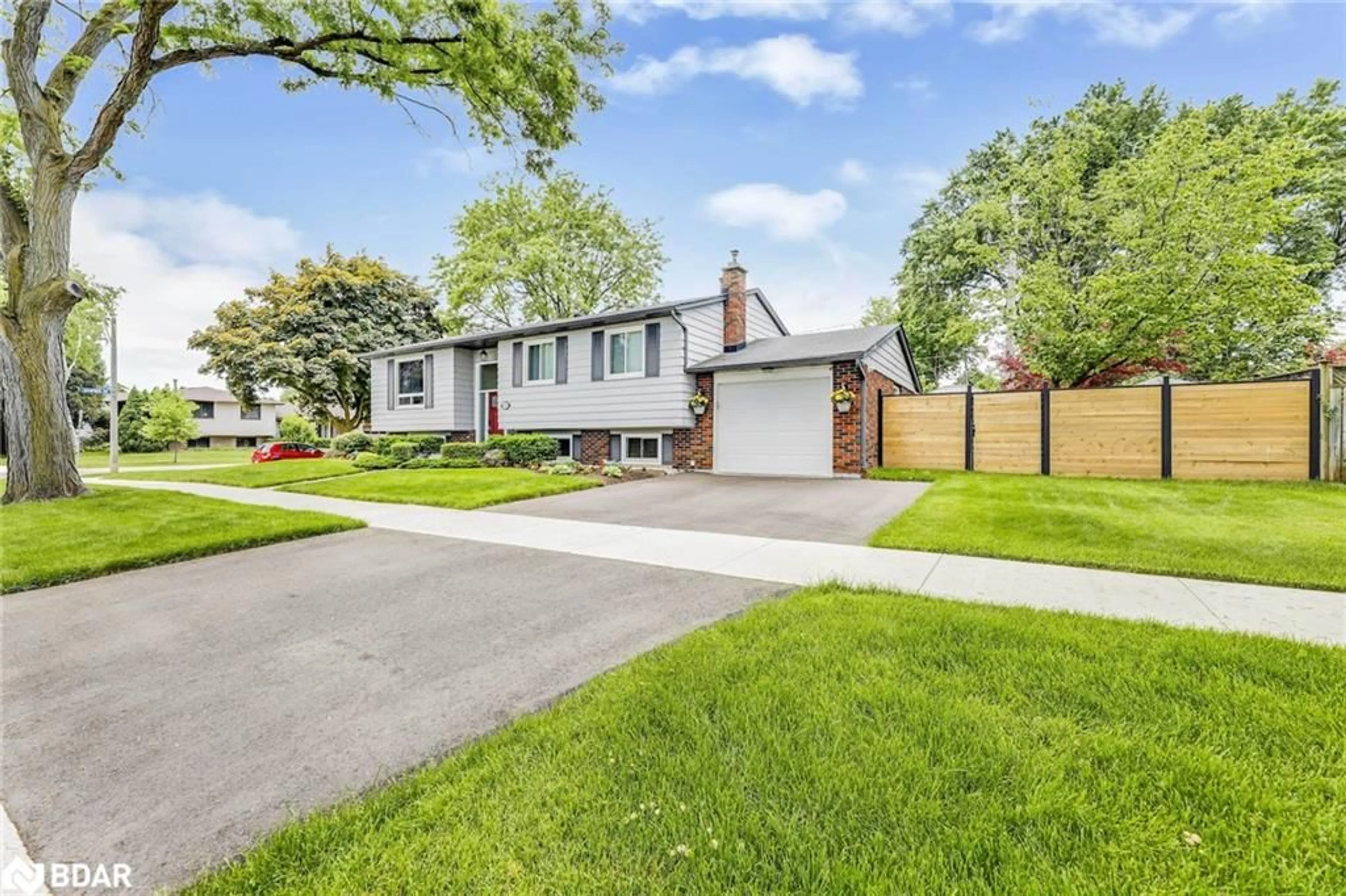 Frontside or backside of a home, the fenced backyard for 650 Jennifer Cres, Burlington Ontario L7N 3B3