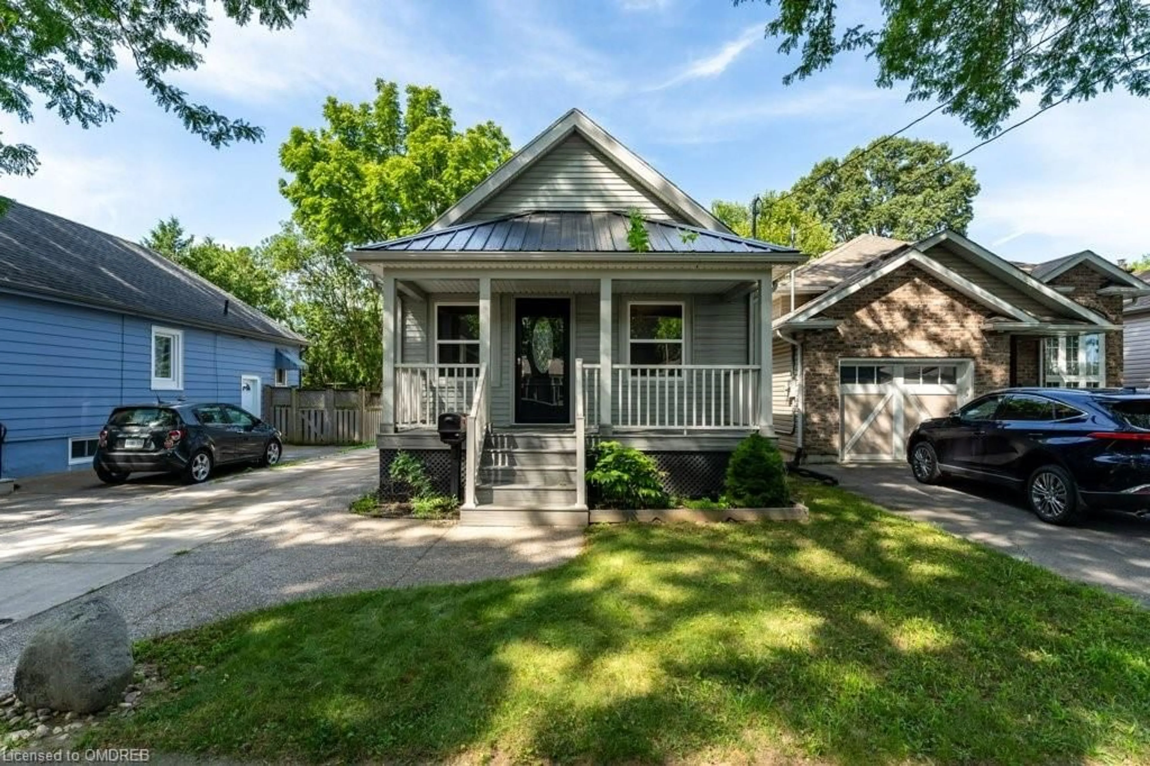 Frontside or backside of a home, cottage for 217 York St, St. Catharines Ontario L2R 6G5