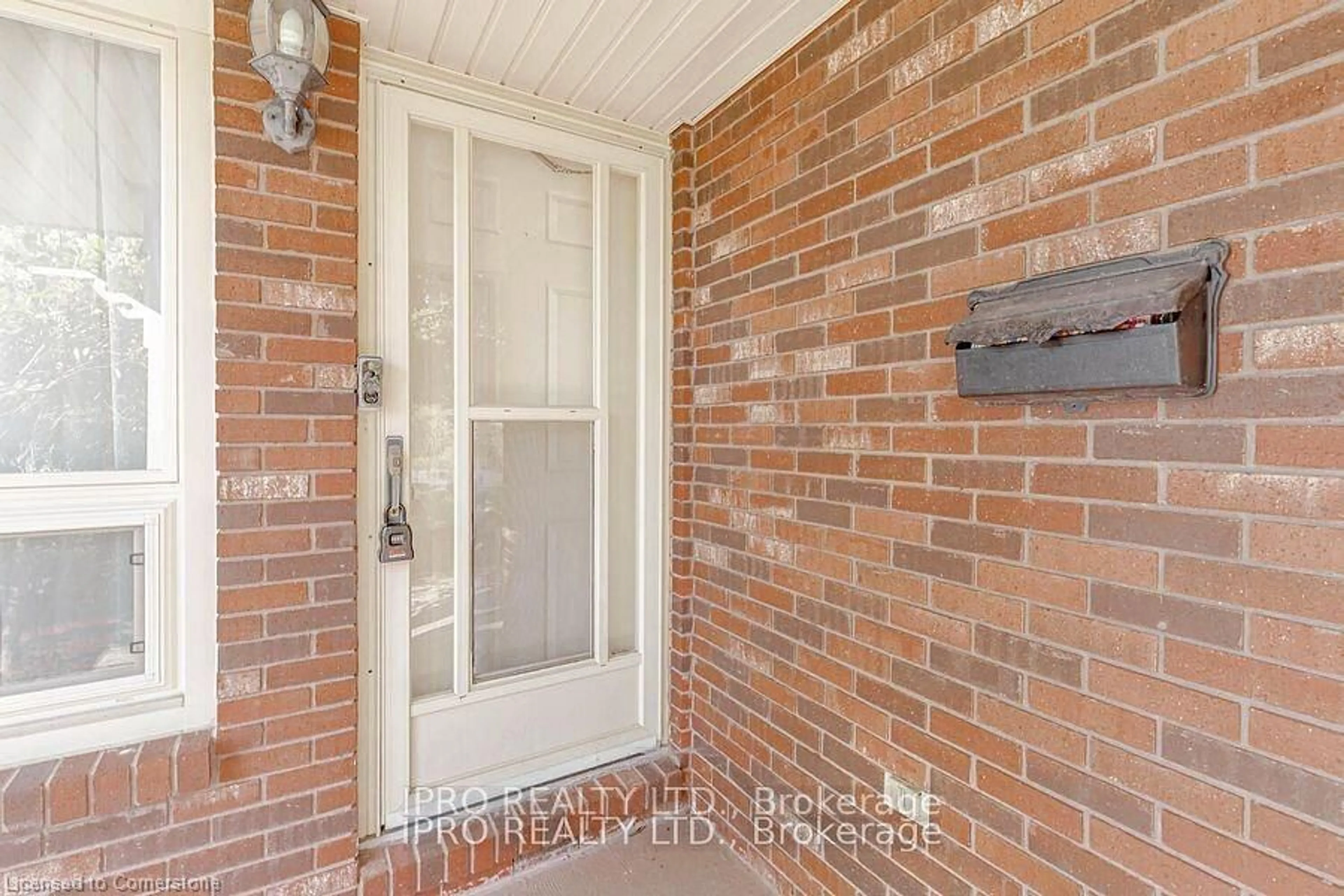 Indoor entryway, unknown floor for 211 Leaside Dr, Welland Ontario L3C 6N4