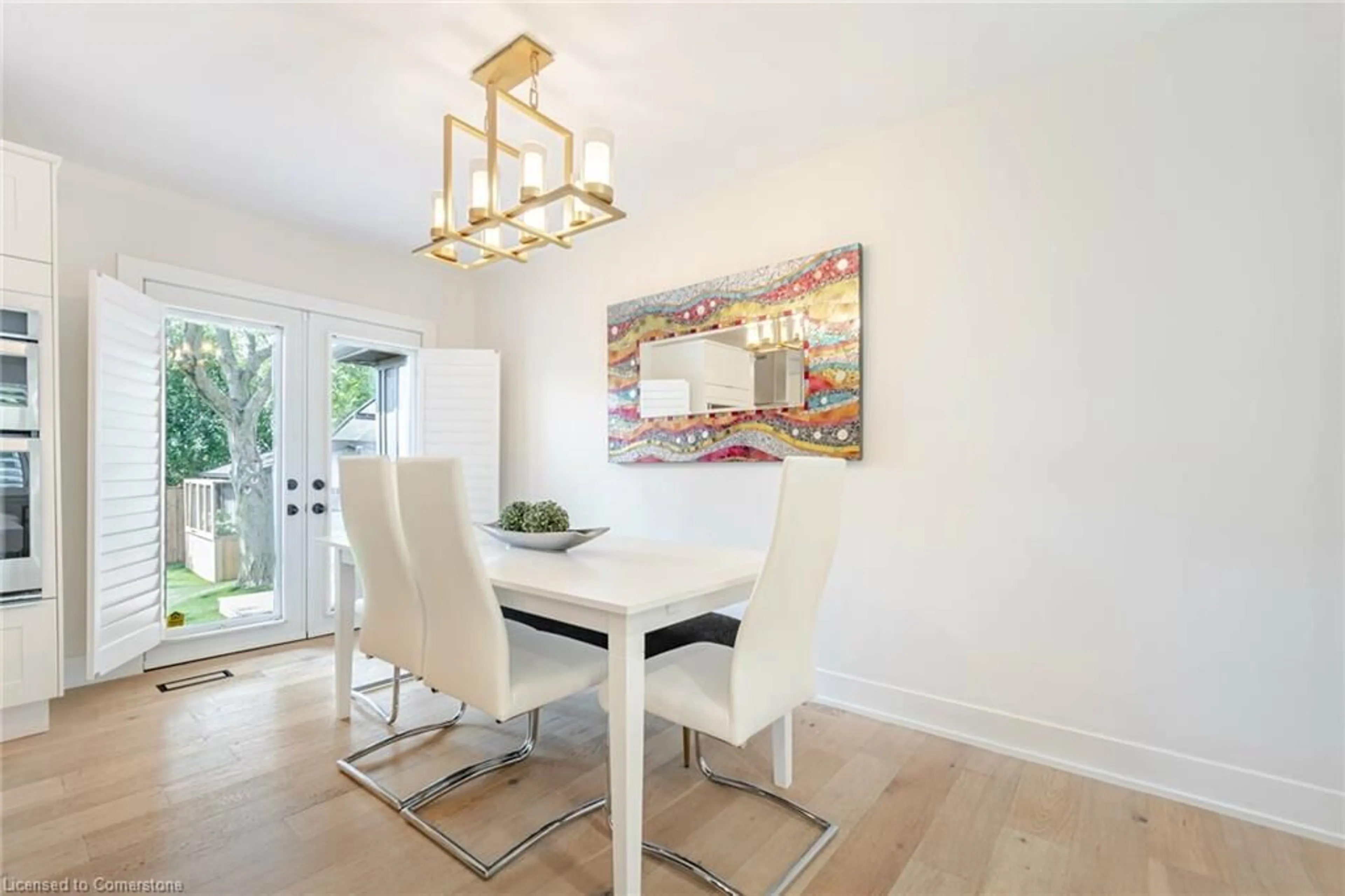 Dining room, wood floors for 136 Boxley Rd, Burlington Ontario L7L 4S1