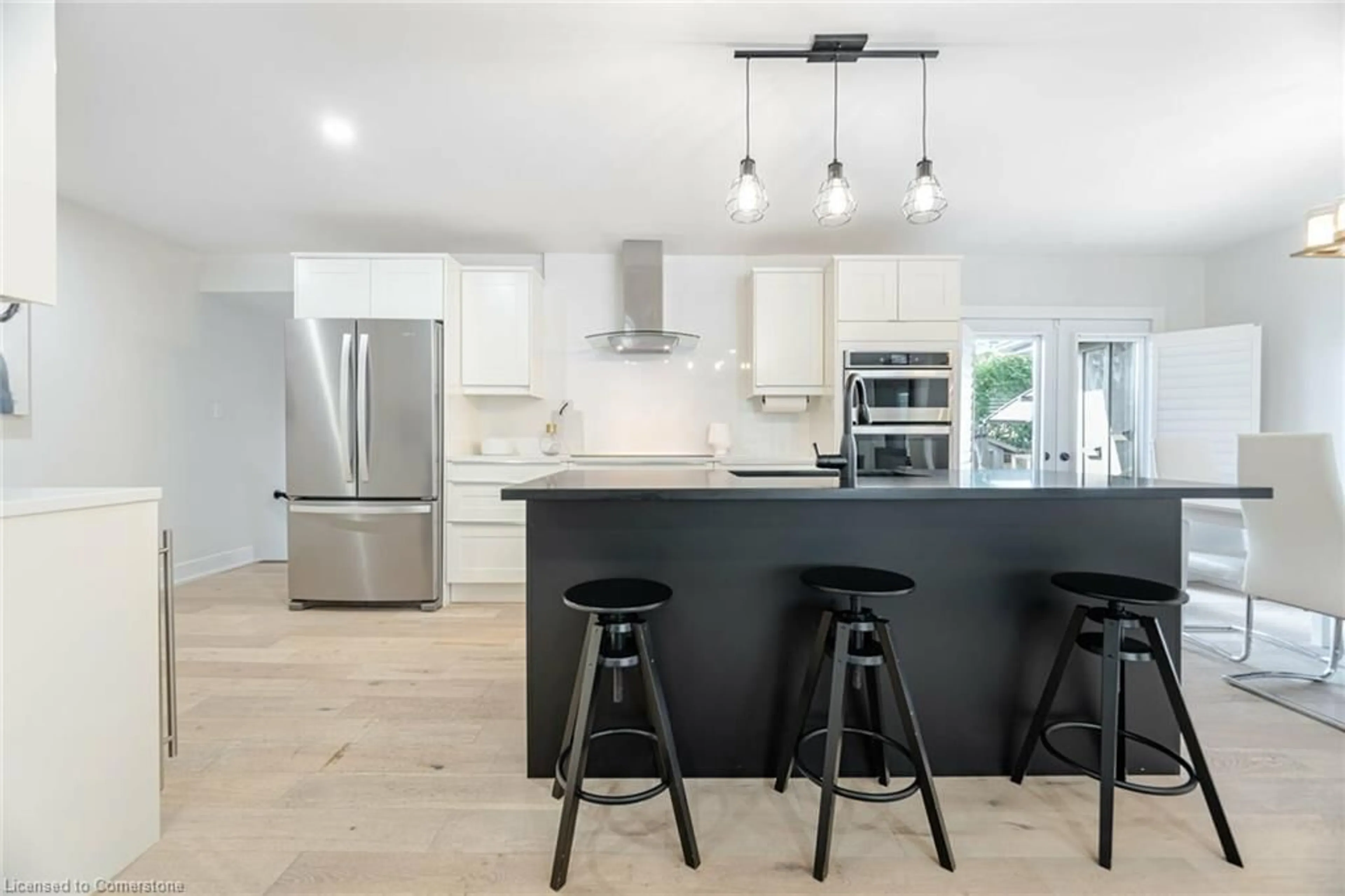 Open concept kitchen for 136 Boxley Rd, Burlington Ontario L7L 4S1