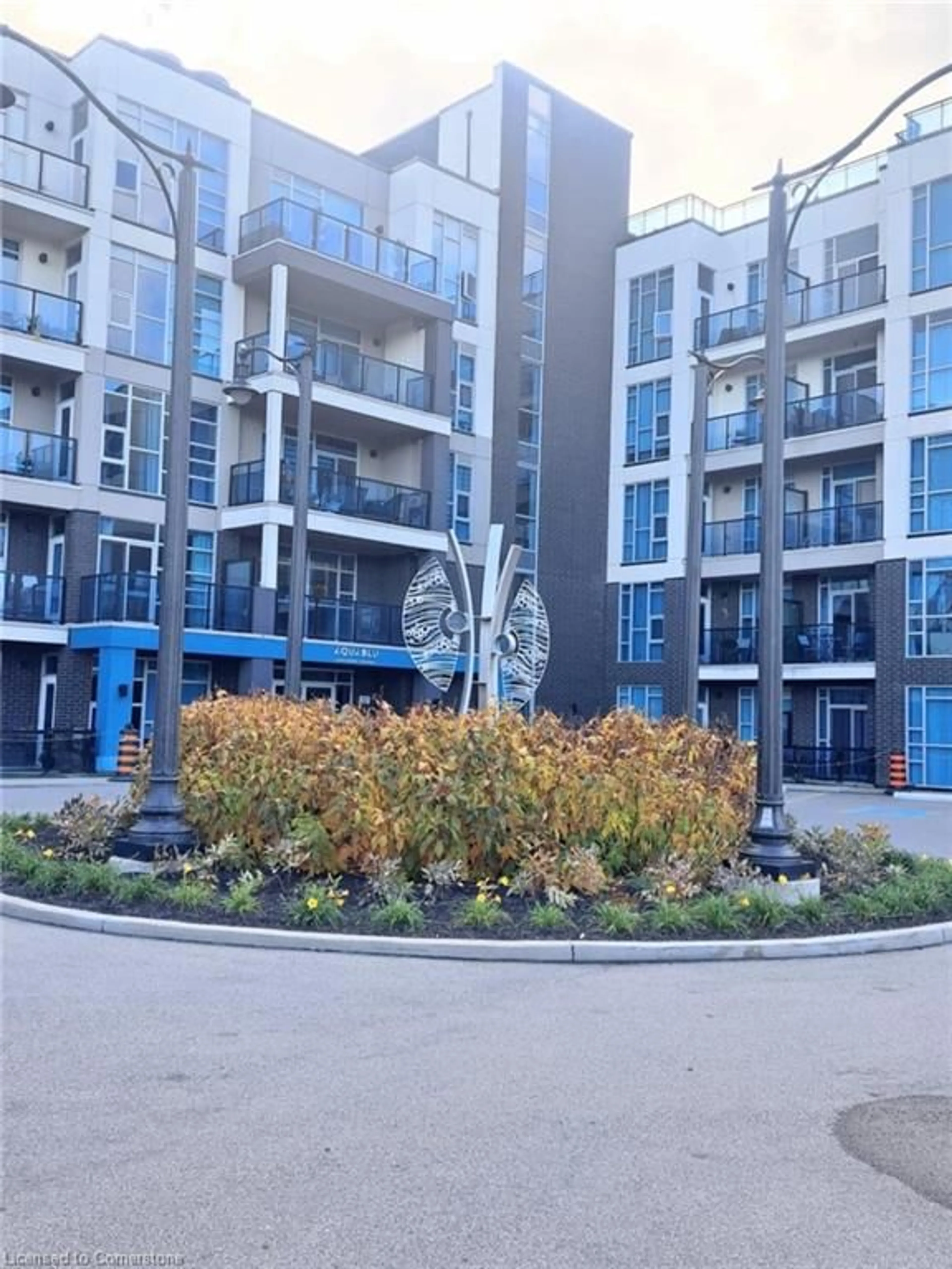 A pic from exterior of the house or condo, the street view for 10 Concord Place #324, Grimsby Ontario L3M 0G6