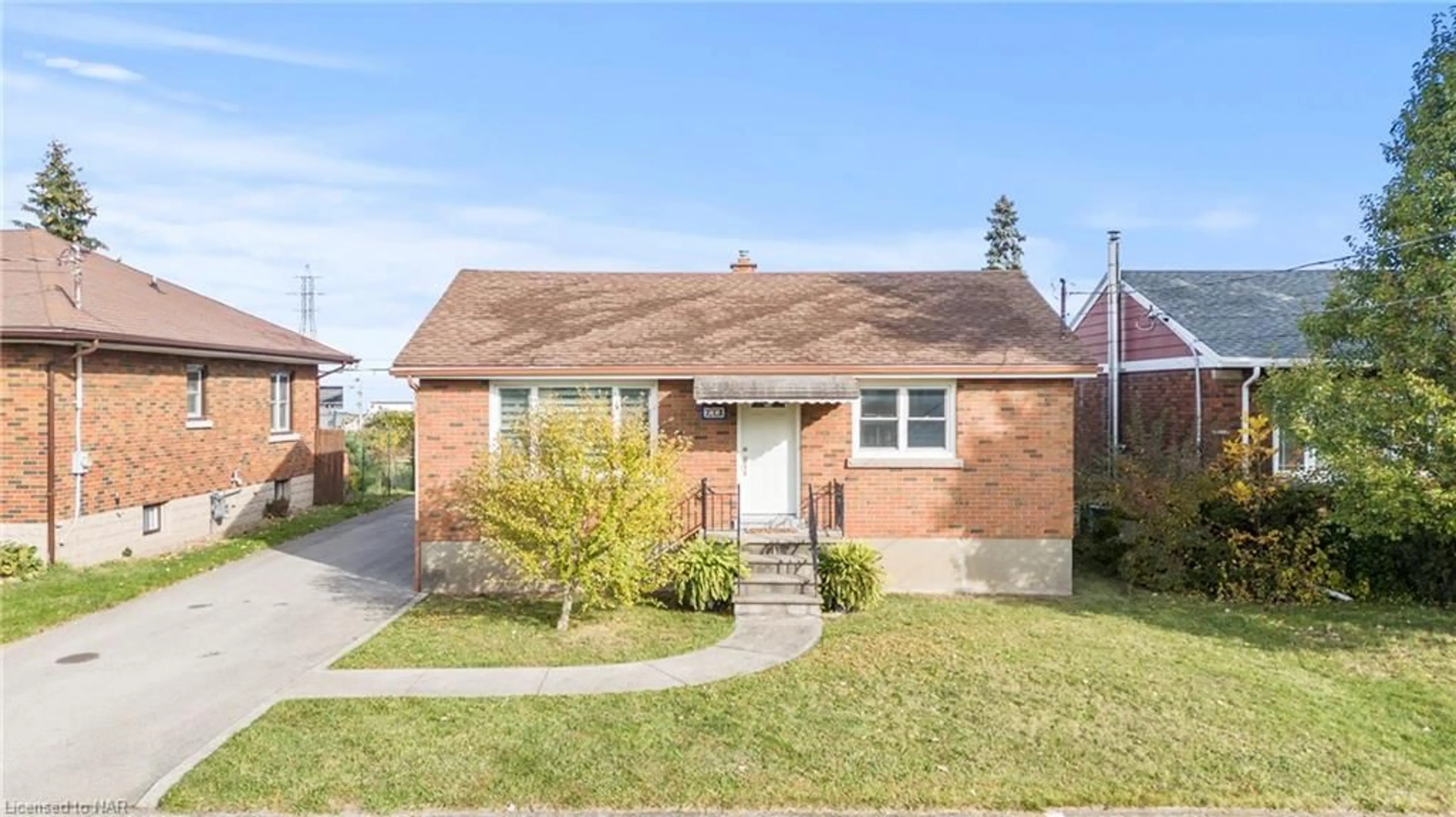 Frontside or backside of a home, cottage for 218 Christmas St, Port Colborne Ontario L3K 1N2