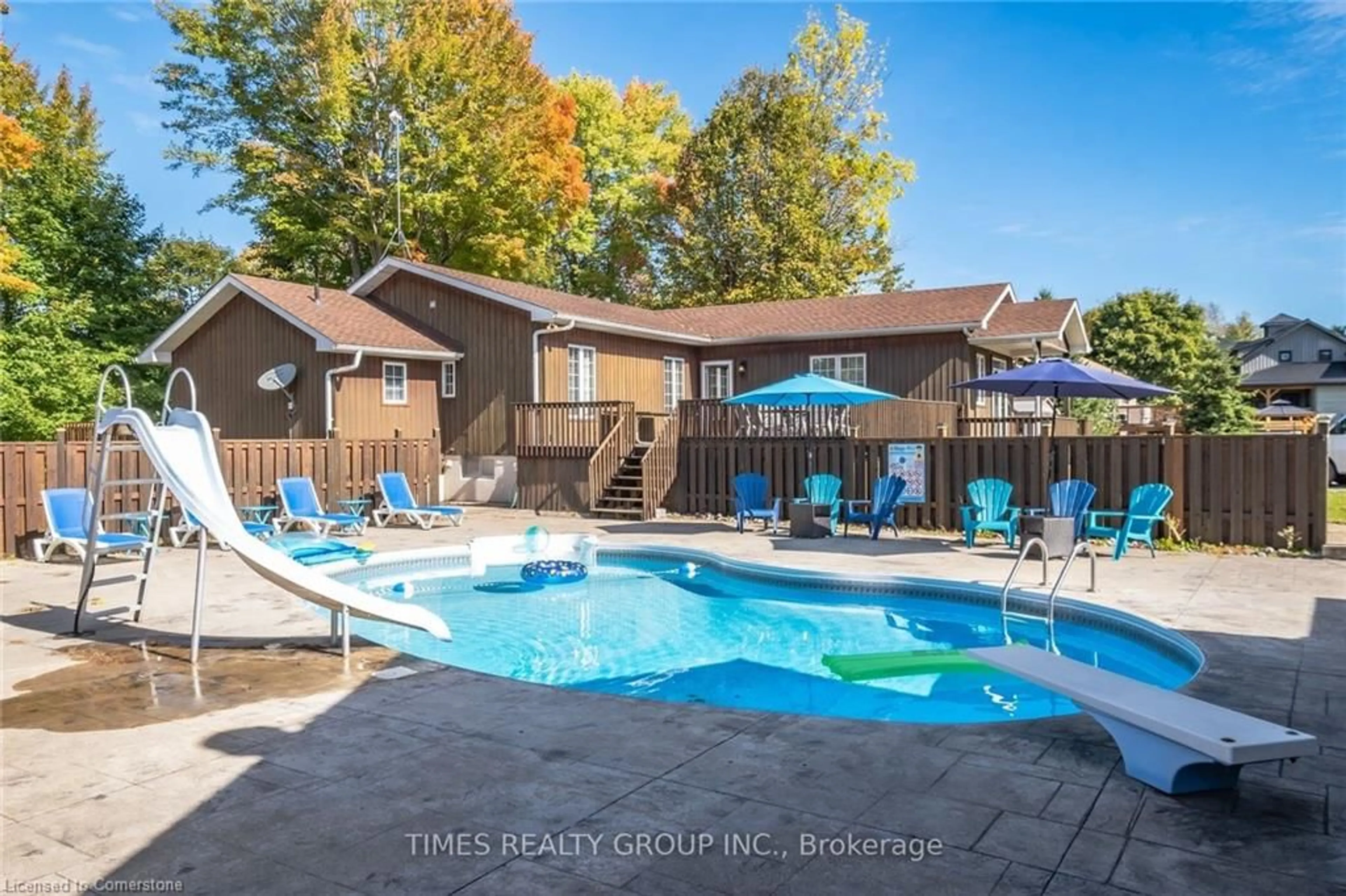 Indoor or outdoor pool for 26 Evans Dr, Fenelon Falls Ontario K0M 1N0