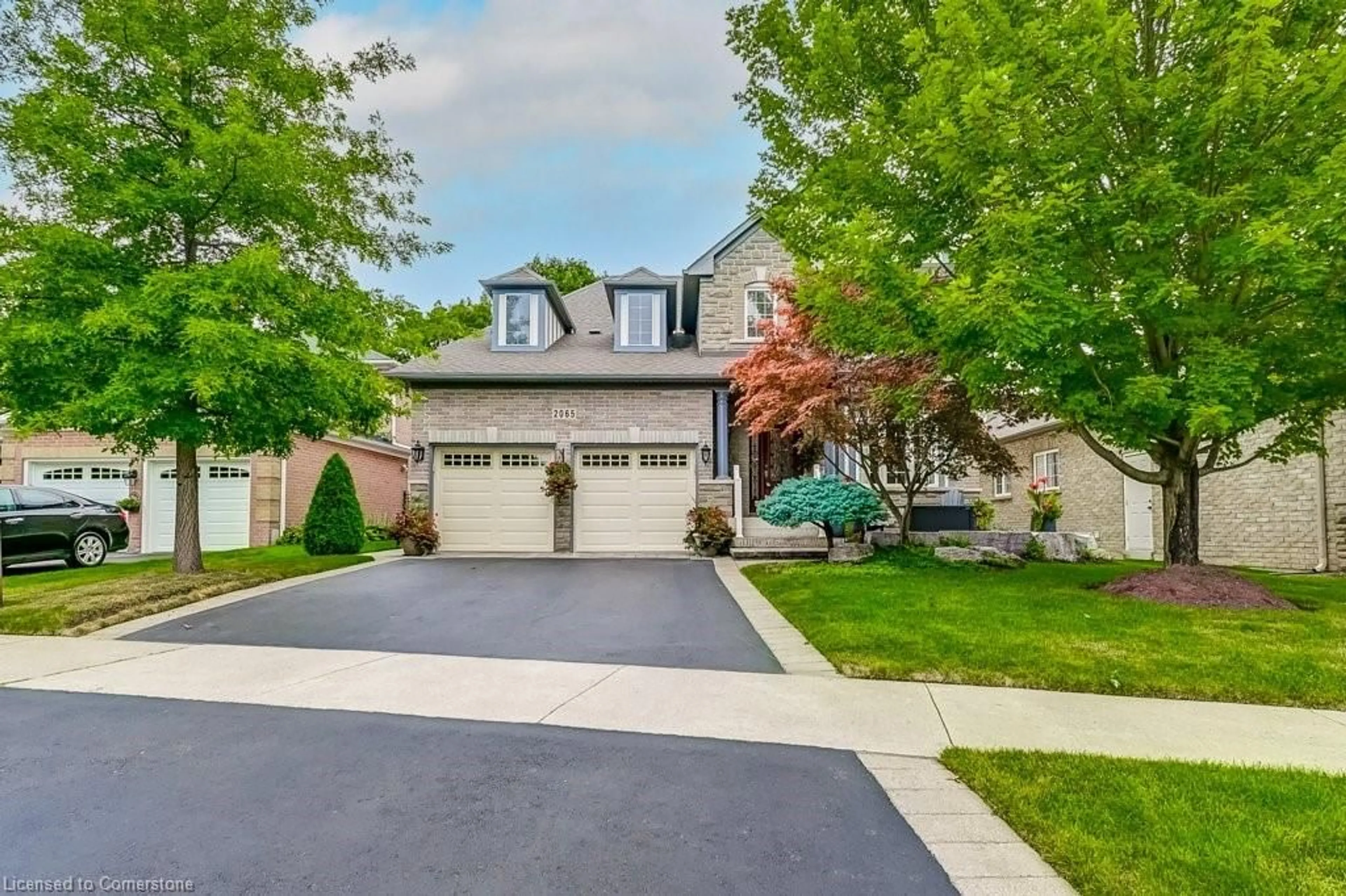 Frontside or backside of a home, the street view for 2065 William O'connell Blvd, Burlington Ontario L7M 4X9