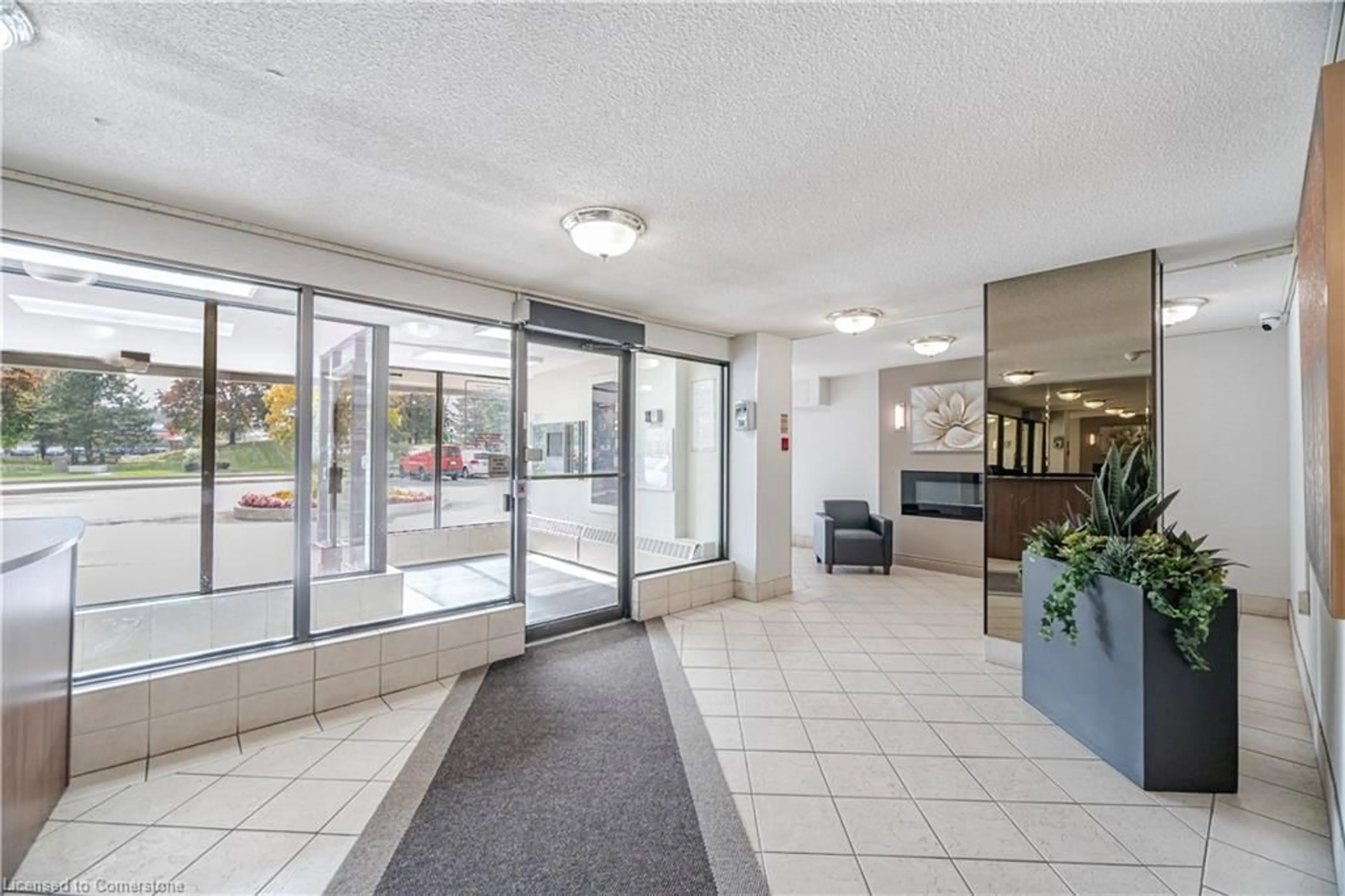 Indoor lobby, unknown floor for 18 Knightsbridge Rd #1704, Brampton Ontario L6T 3X5