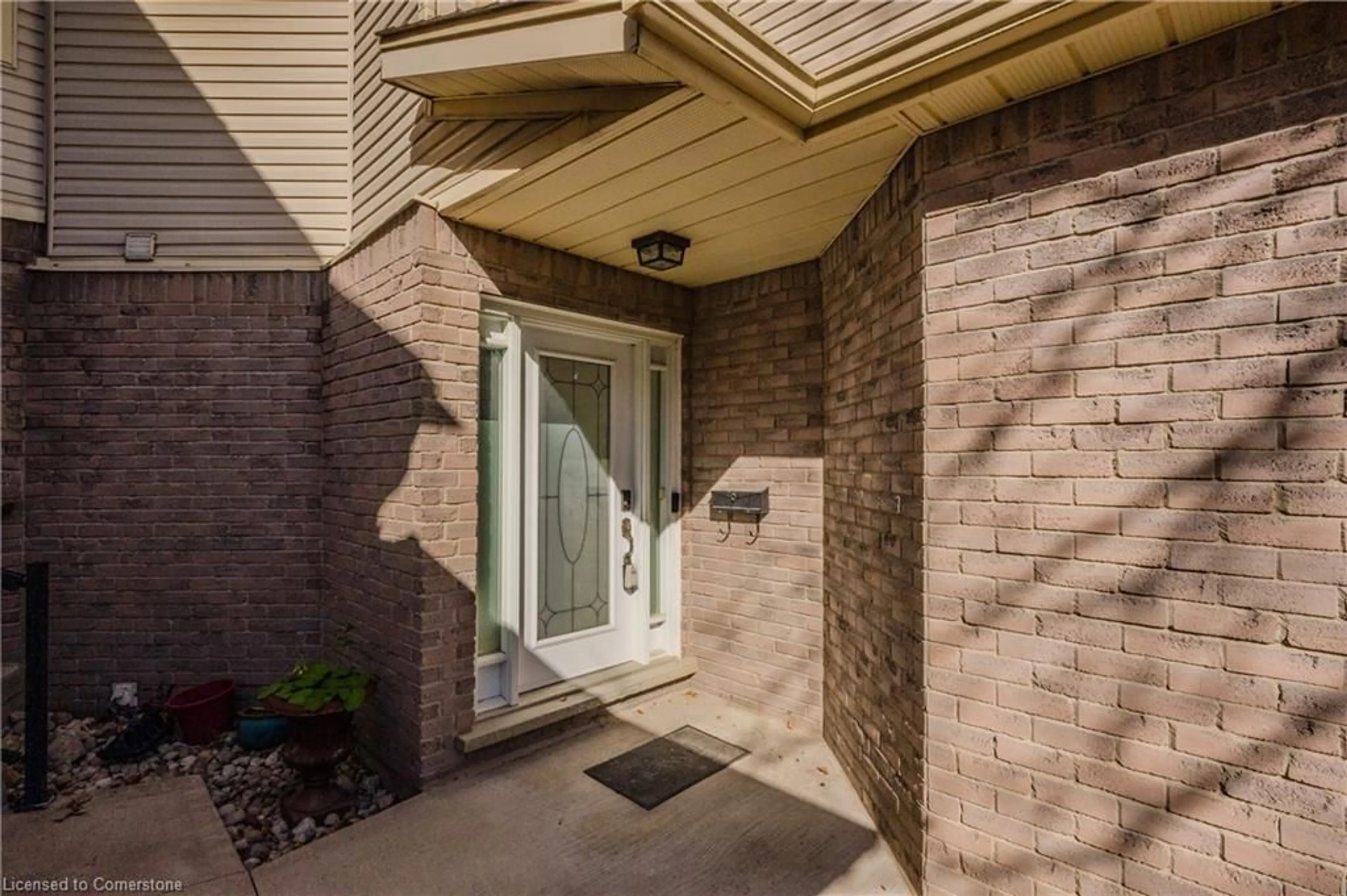 Indoor entryway, ceramic floors for 365 Bennington Gate #13, Waterloo Ontario N2T 2L1