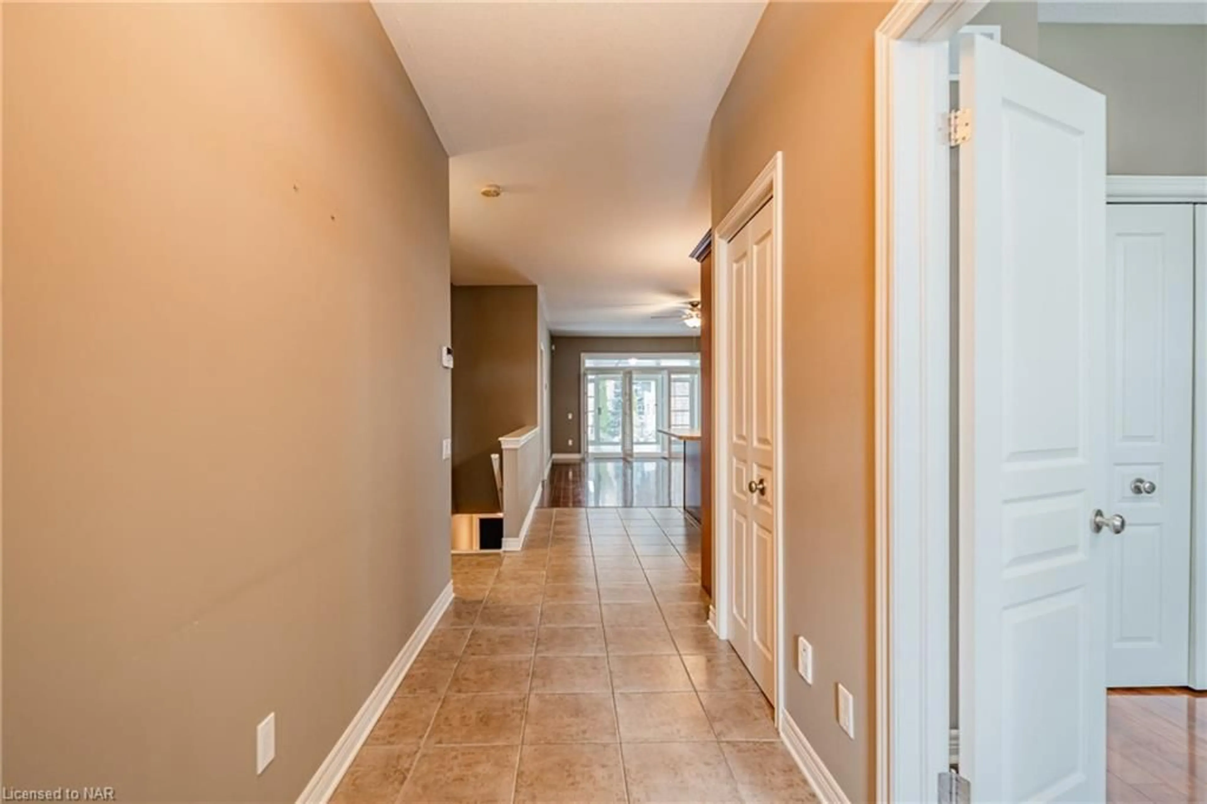 Indoor entryway, wood floors for 76 Aaron Trail, Welland Ontario L3B 6G4