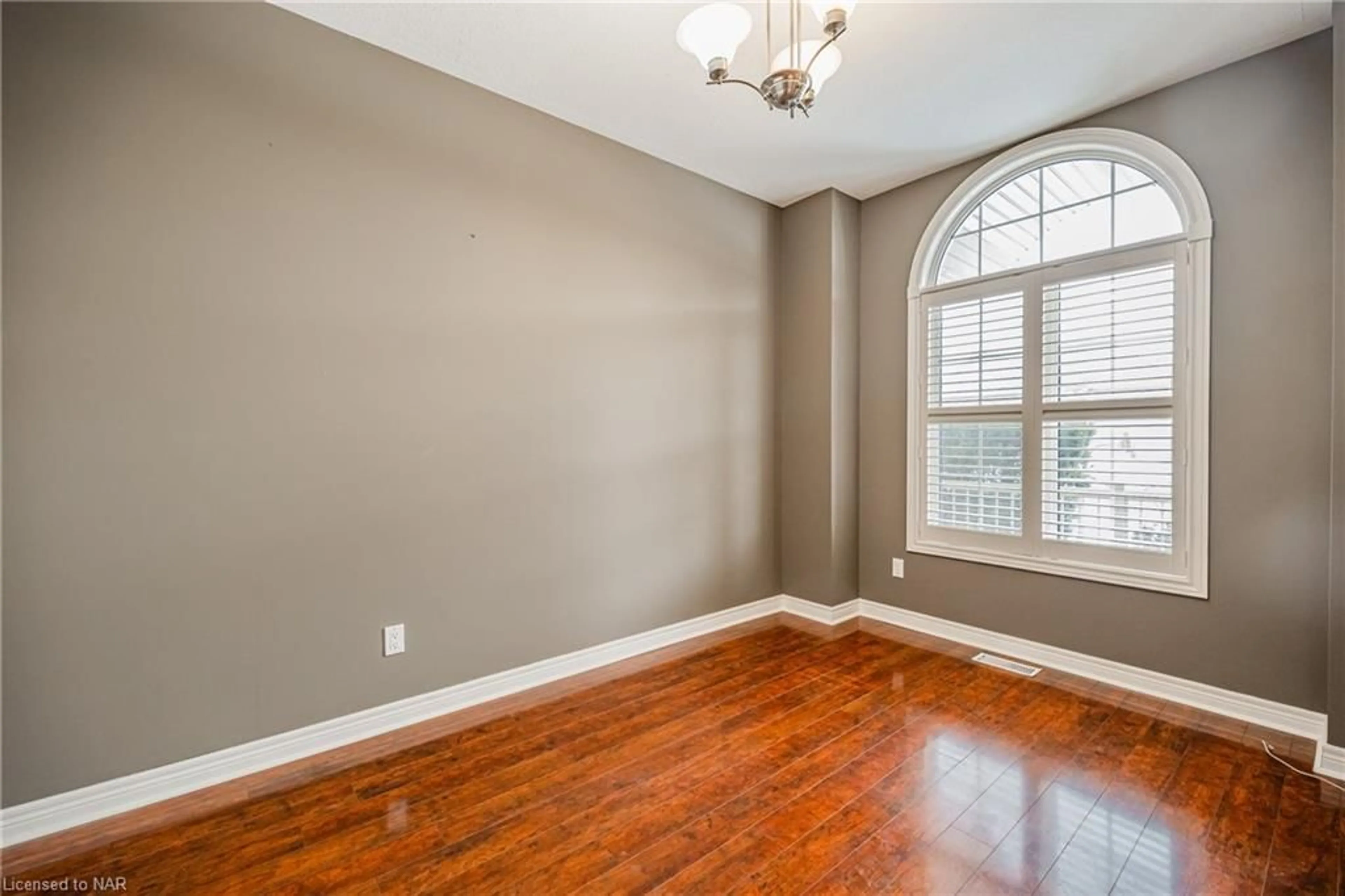 A pic of a room, wood floors for 76 Aaron Trail, Welland Ontario L3B 6G4