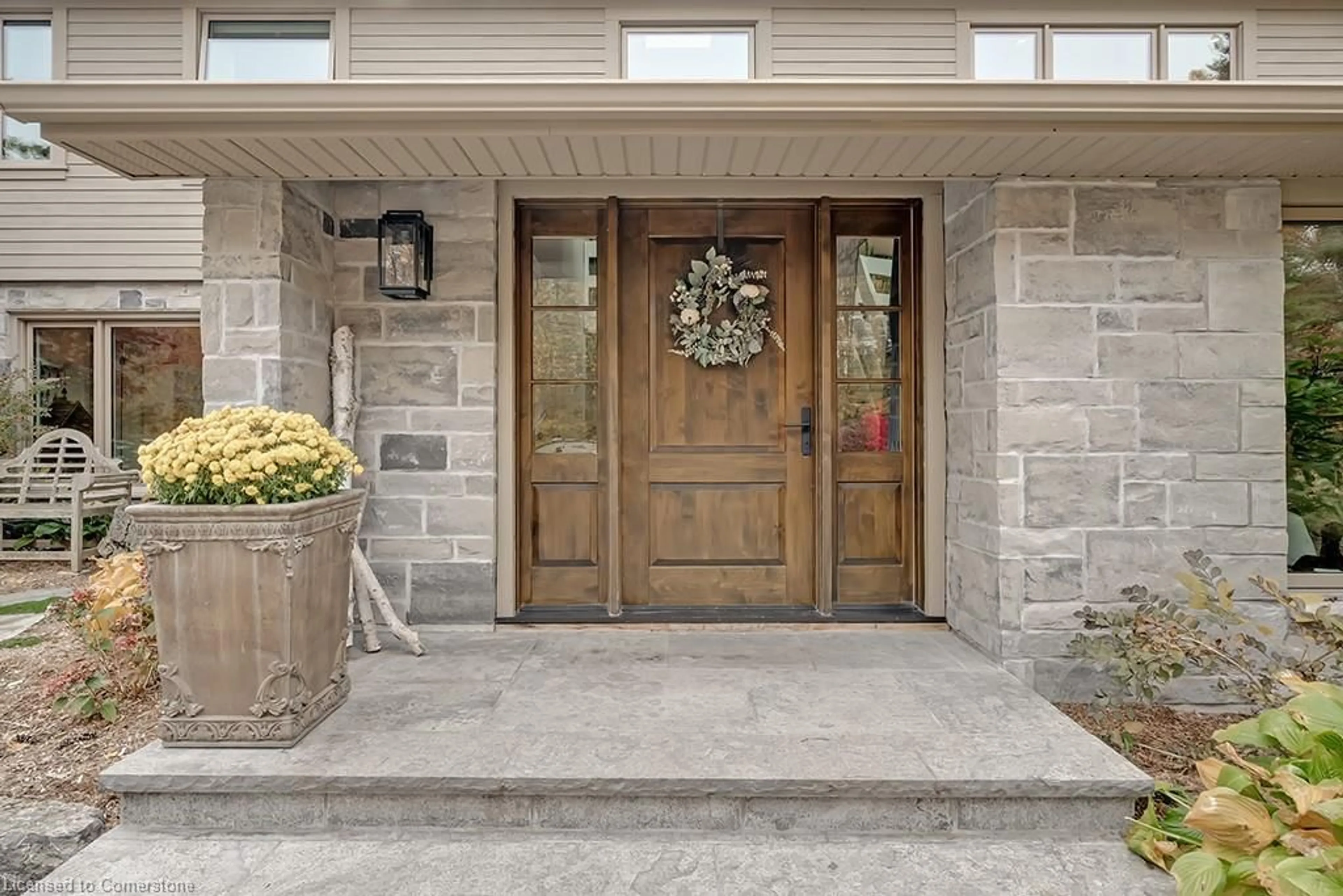 Indoor entryway, wood floors for 2365 Britannia Rd, Burlington Ontario L7P 0E8