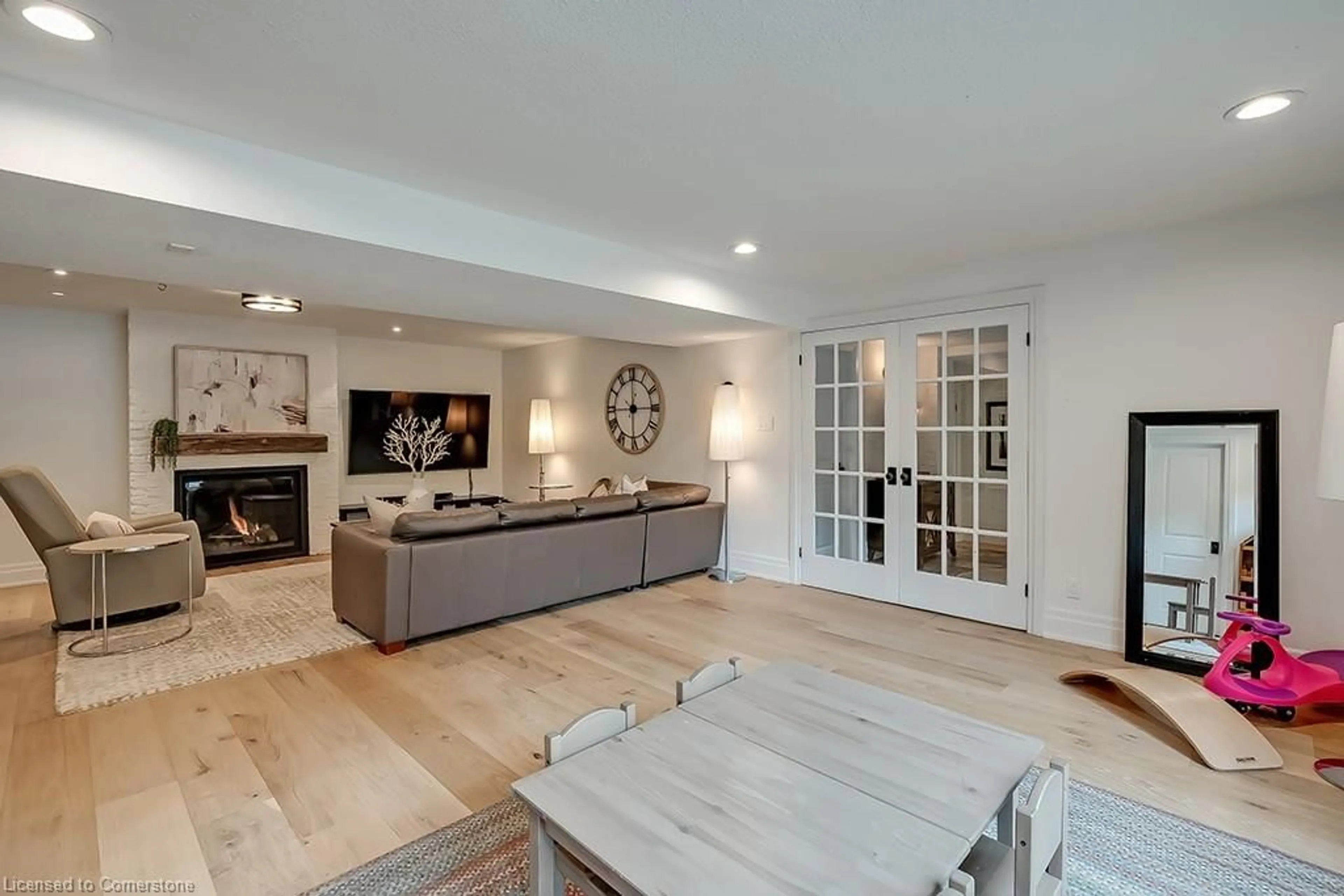 Living room, wood floors for 2365 Britannia Rd, Burlington Ontario L7P 0E8