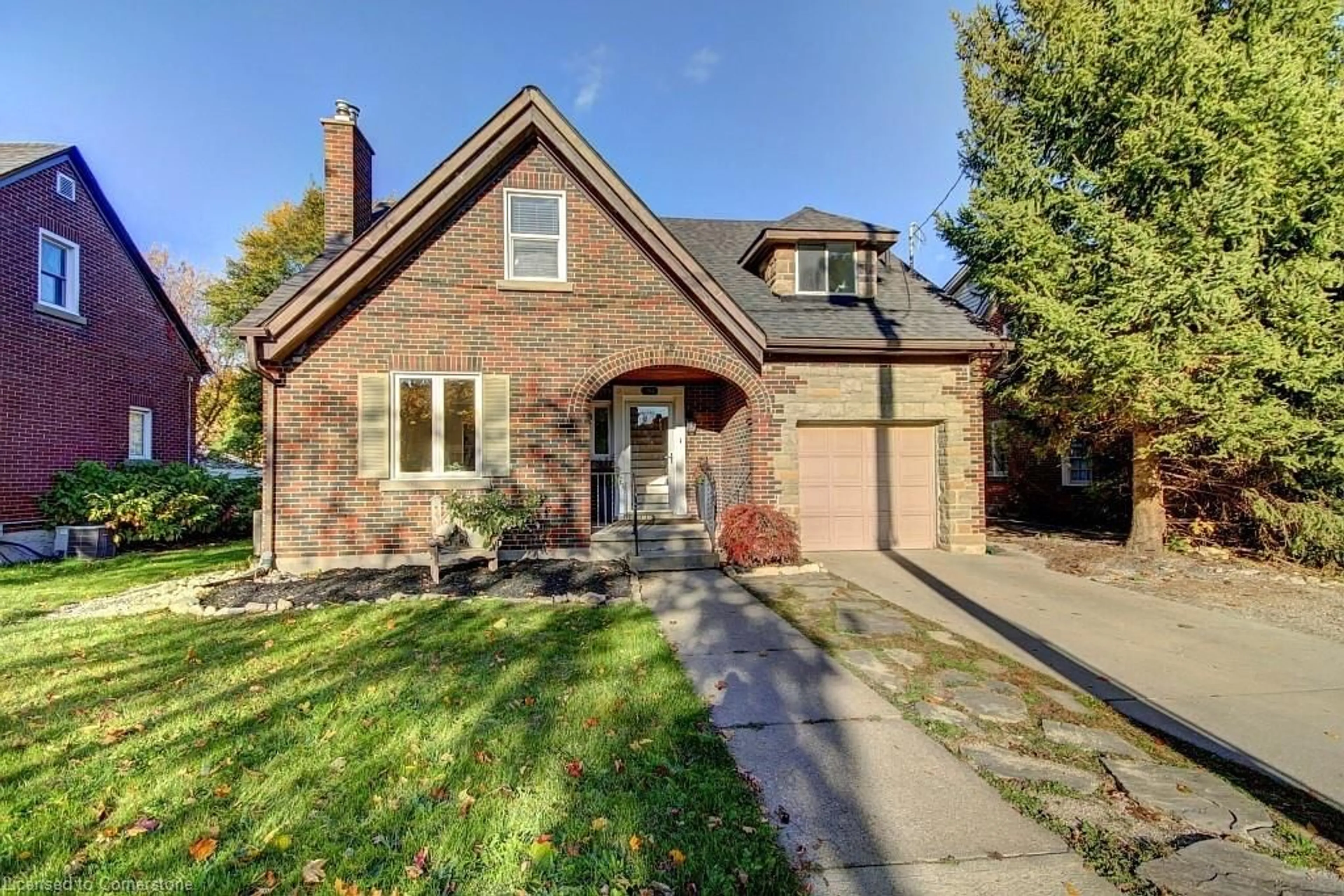 Home with brick exterior material for 784 Belmont Ave, Kitchener Ontario N2M 1P4