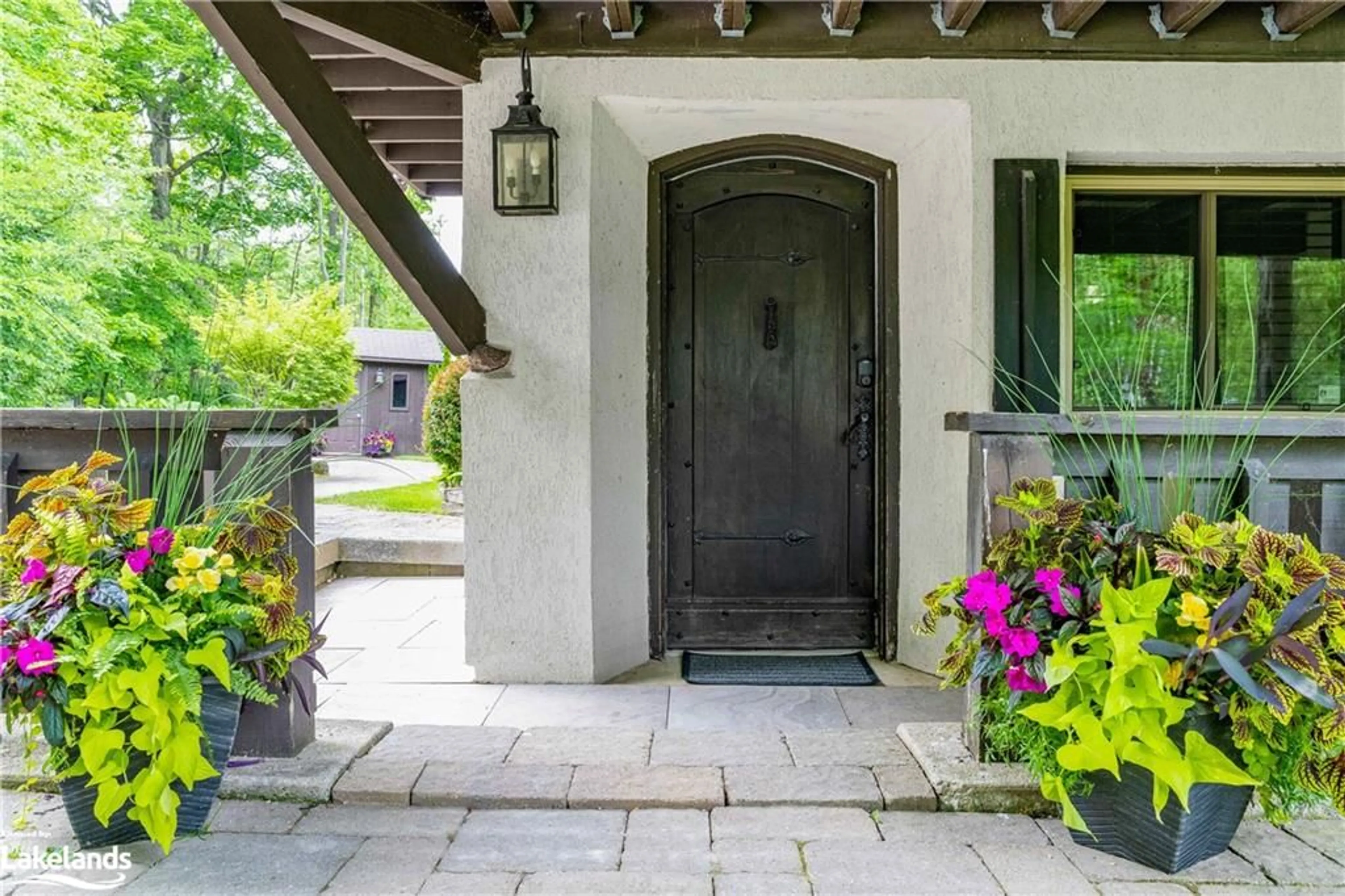 Indoor entryway, wood floors for 138 St Moritz Cres, The Blue Mountains Ontario L9Y 0S6