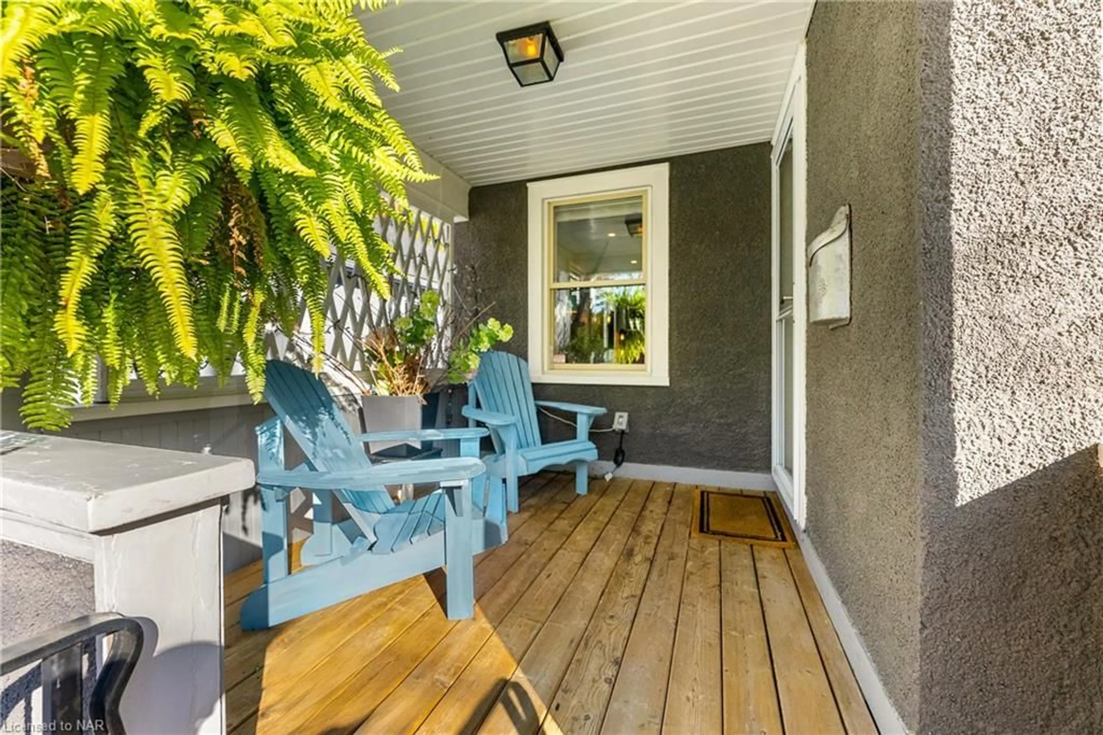 Patio, cottage for 74 Woodland Ave, St. Catharines Ontario L2R 5A3