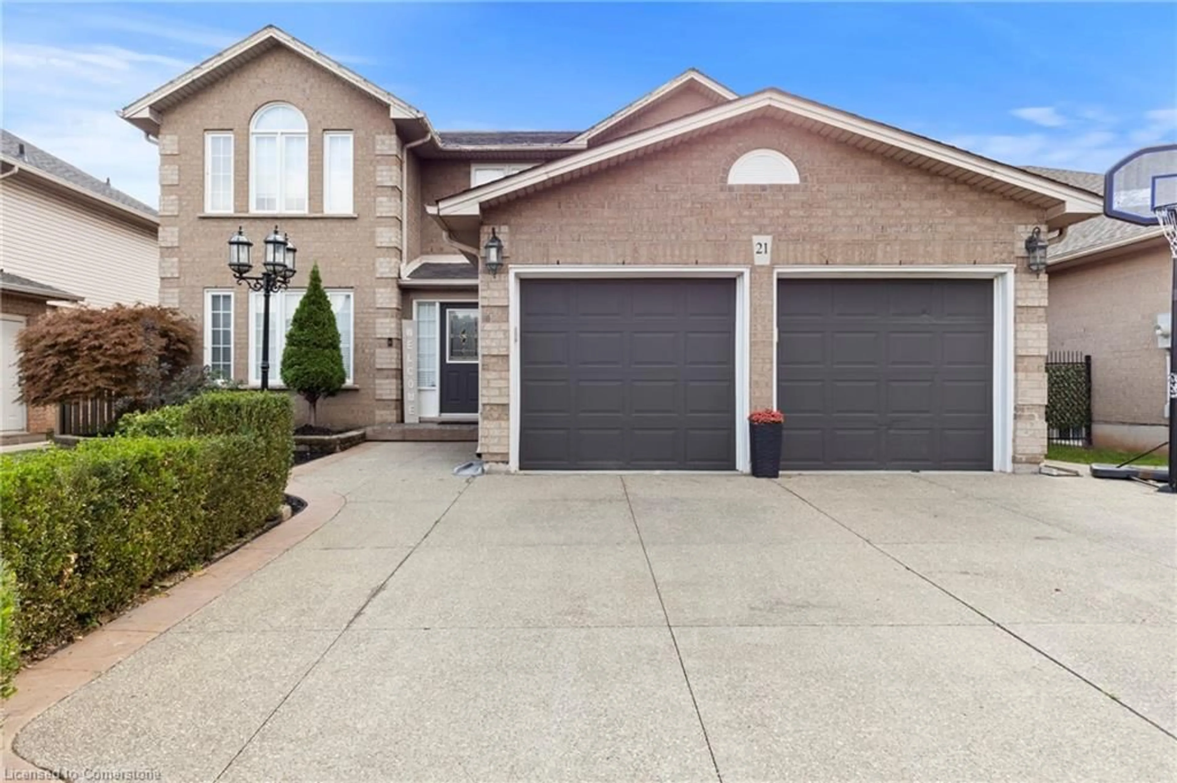 Frontside or backside of a home, the street view for 21 Tuscani Dr, Stoney Creek Ontario L8E 5W4