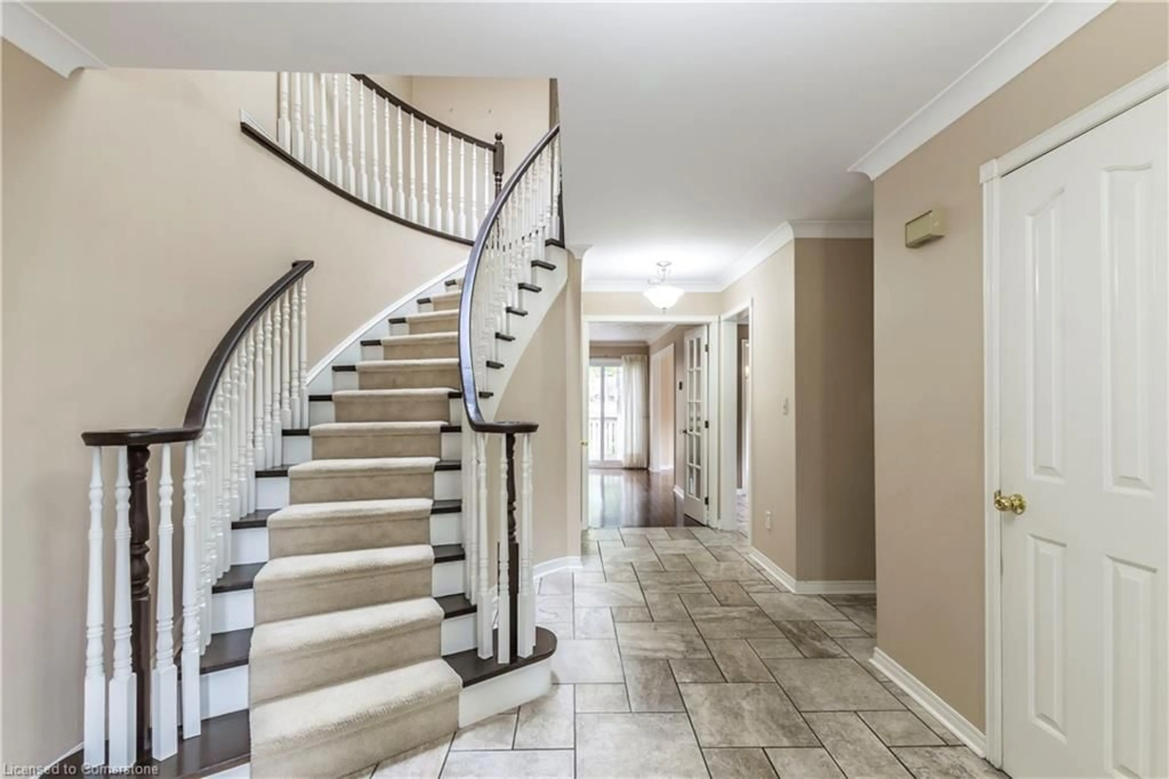 Indoor foyer, carpet floors for 3125 Pinemeadow Dr #23, Burlington Ontario L7M 3T7