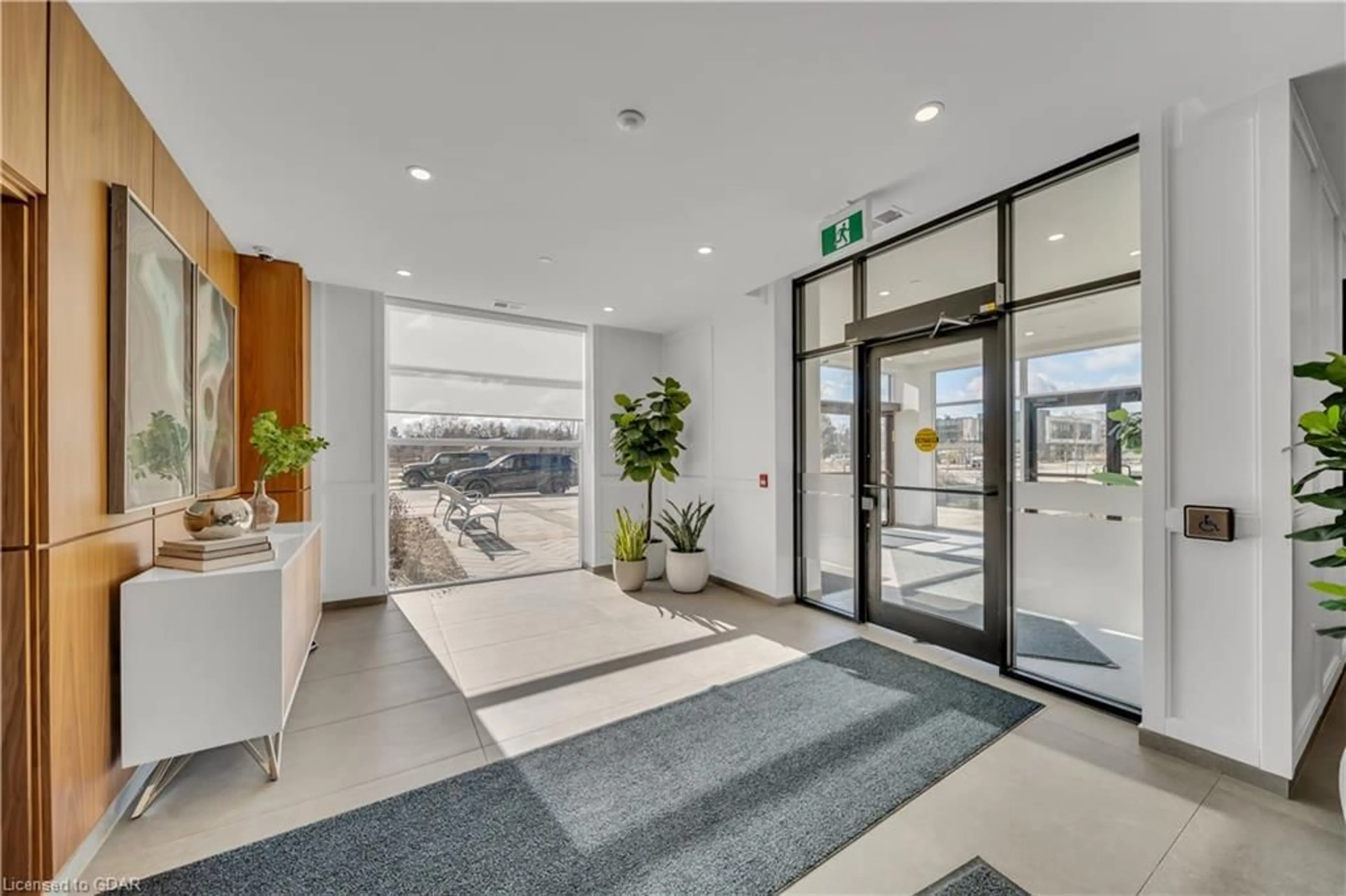 Indoor foyer, ceramic floors for 1880 Gordon St #1006, Guelph Ontario N1L 0P5