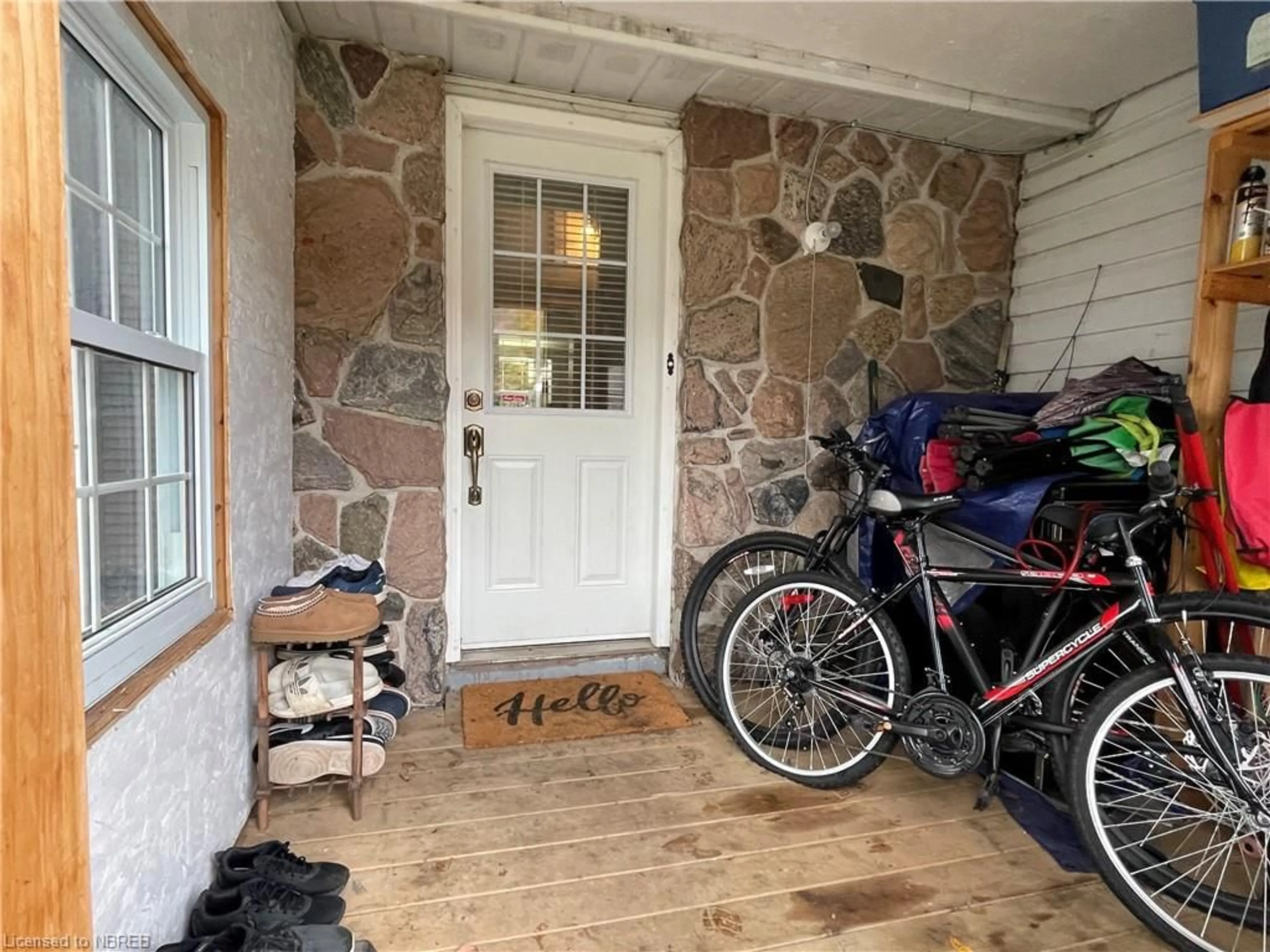 Indoor entryway, cement floor for 330 Justin St, North Bay Ontario P1B 5J9