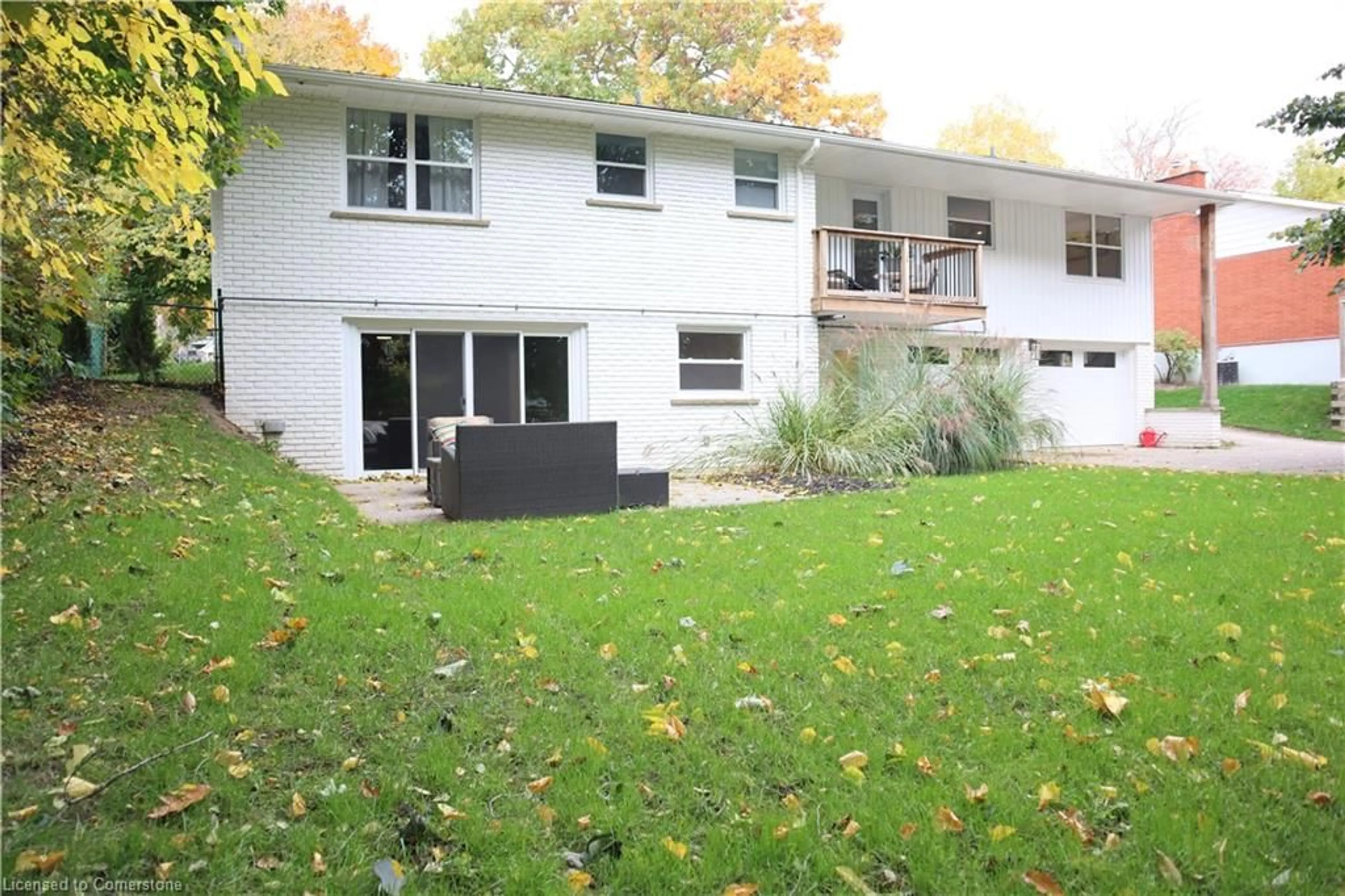 A pic from exterior of the house or condo, the fenced backyard for 34 Pancake Lane Lane, Pelham Ontario L0S 1E2