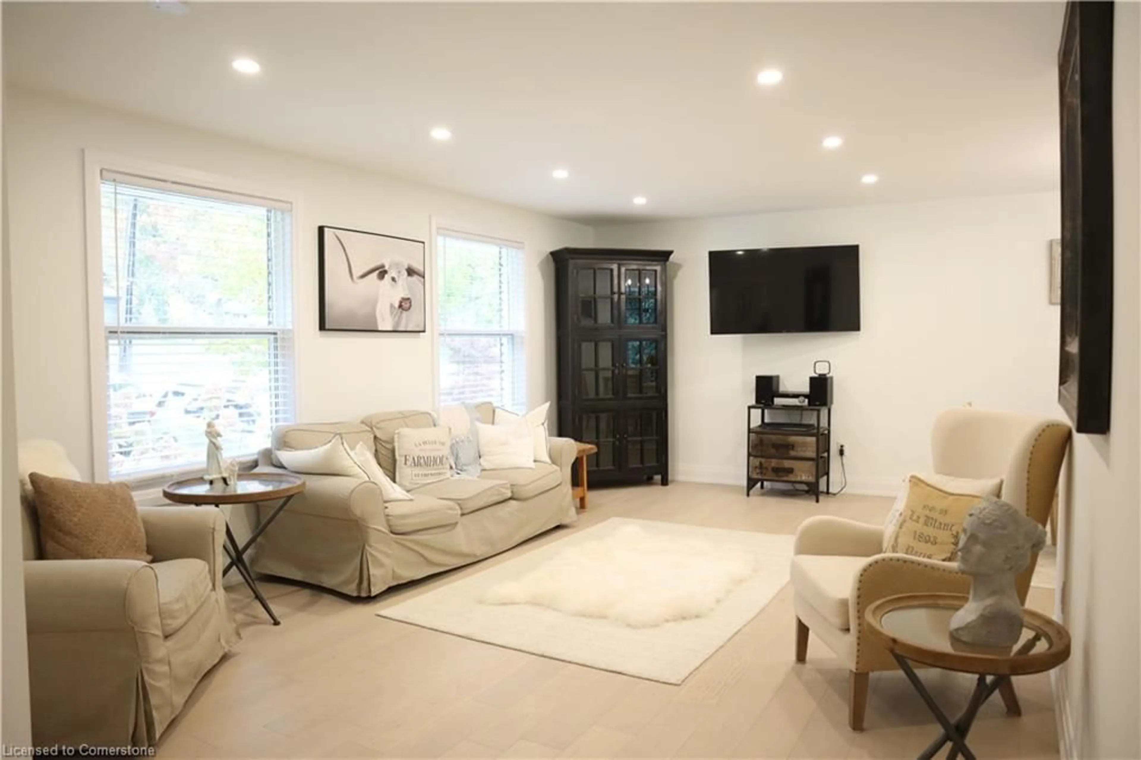 Living room, wood floors for 34 Pancake Lane Lane, Pelham Ontario L0S 1E2