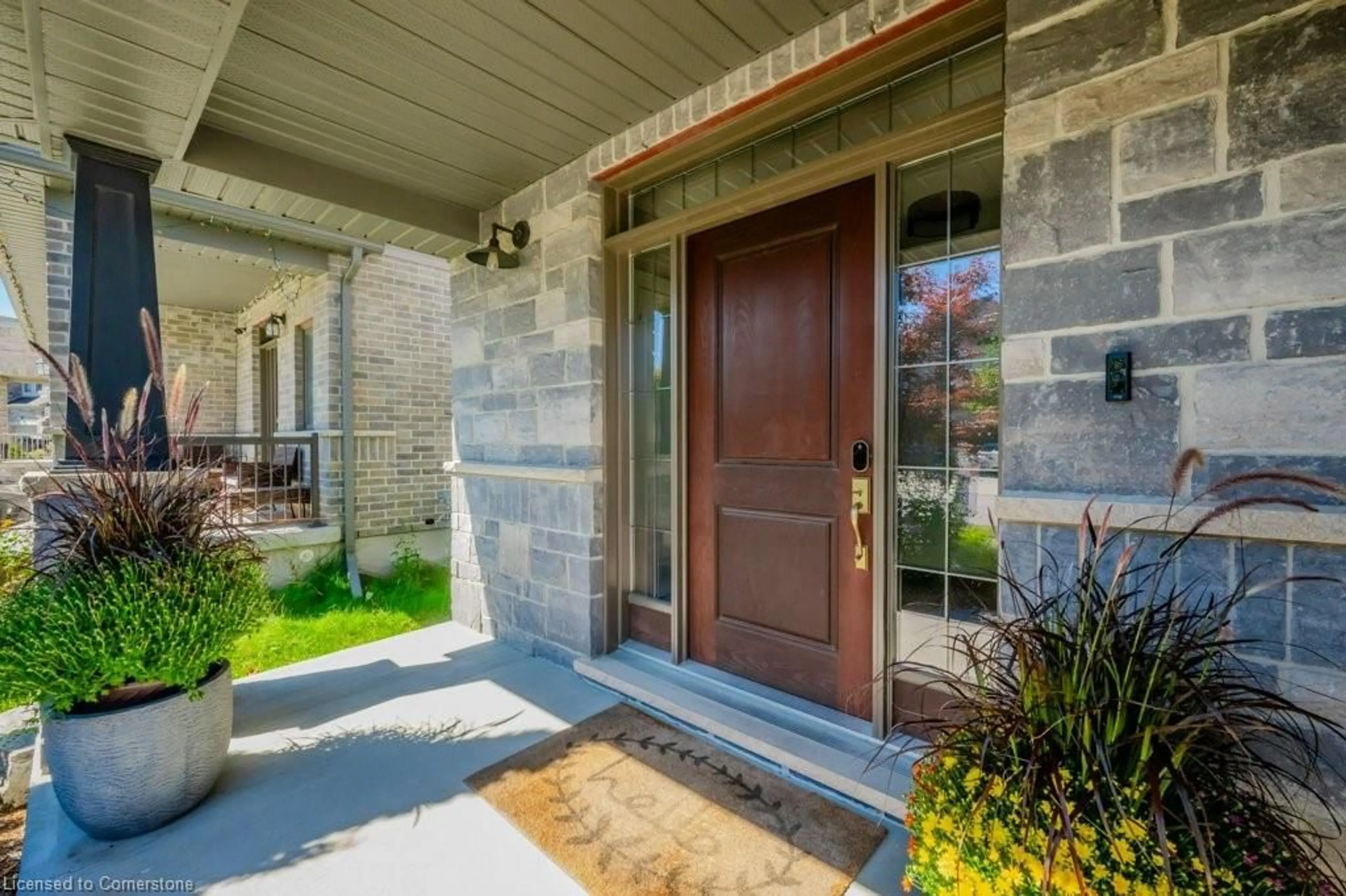 Indoor entryway, wood floors for 904 Deer Creek Crt, Kitchener Ontario N2A 0J5