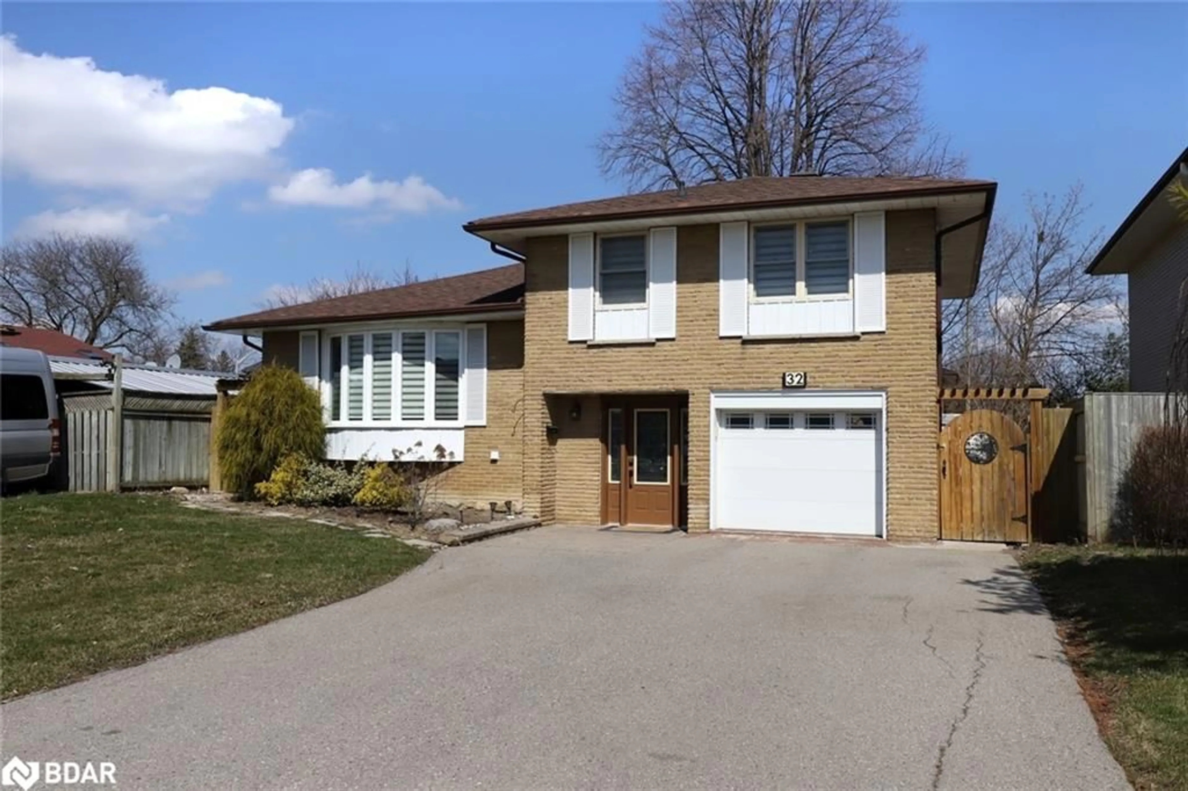 Frontside or backside of a home, the street view for 32 Coniston Ave, Brampton Ontario L6X 2H4