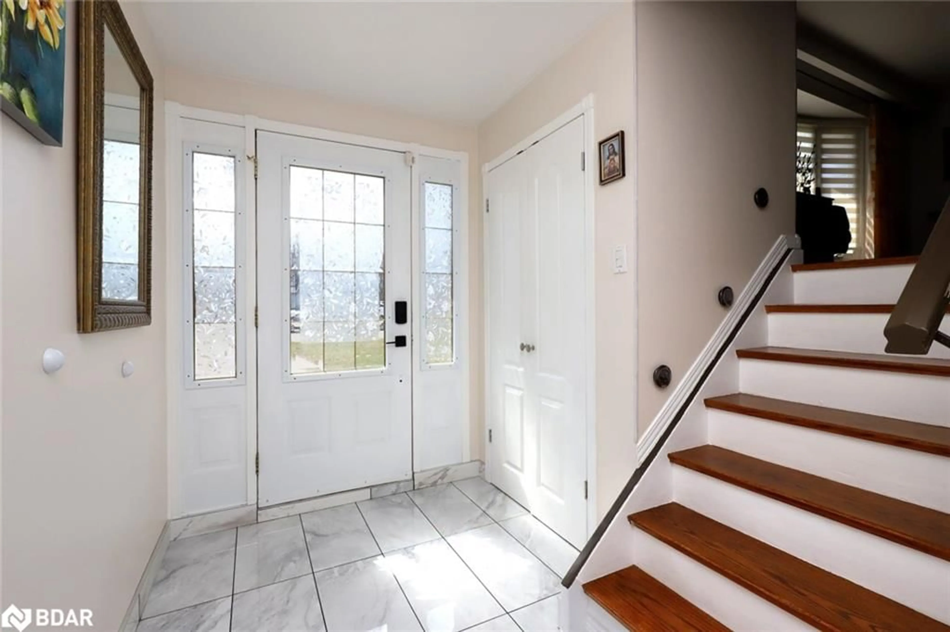 Indoor entryway, wood floors for 32 Coniston Ave, Brampton Ontario L6X 2H4