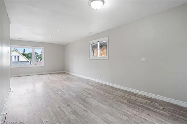 Additional property image - 100 Park Row Row