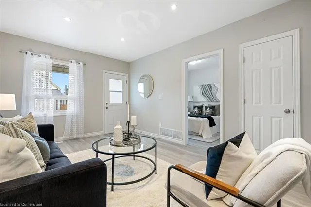 Additional property image - 100 Park Row Row