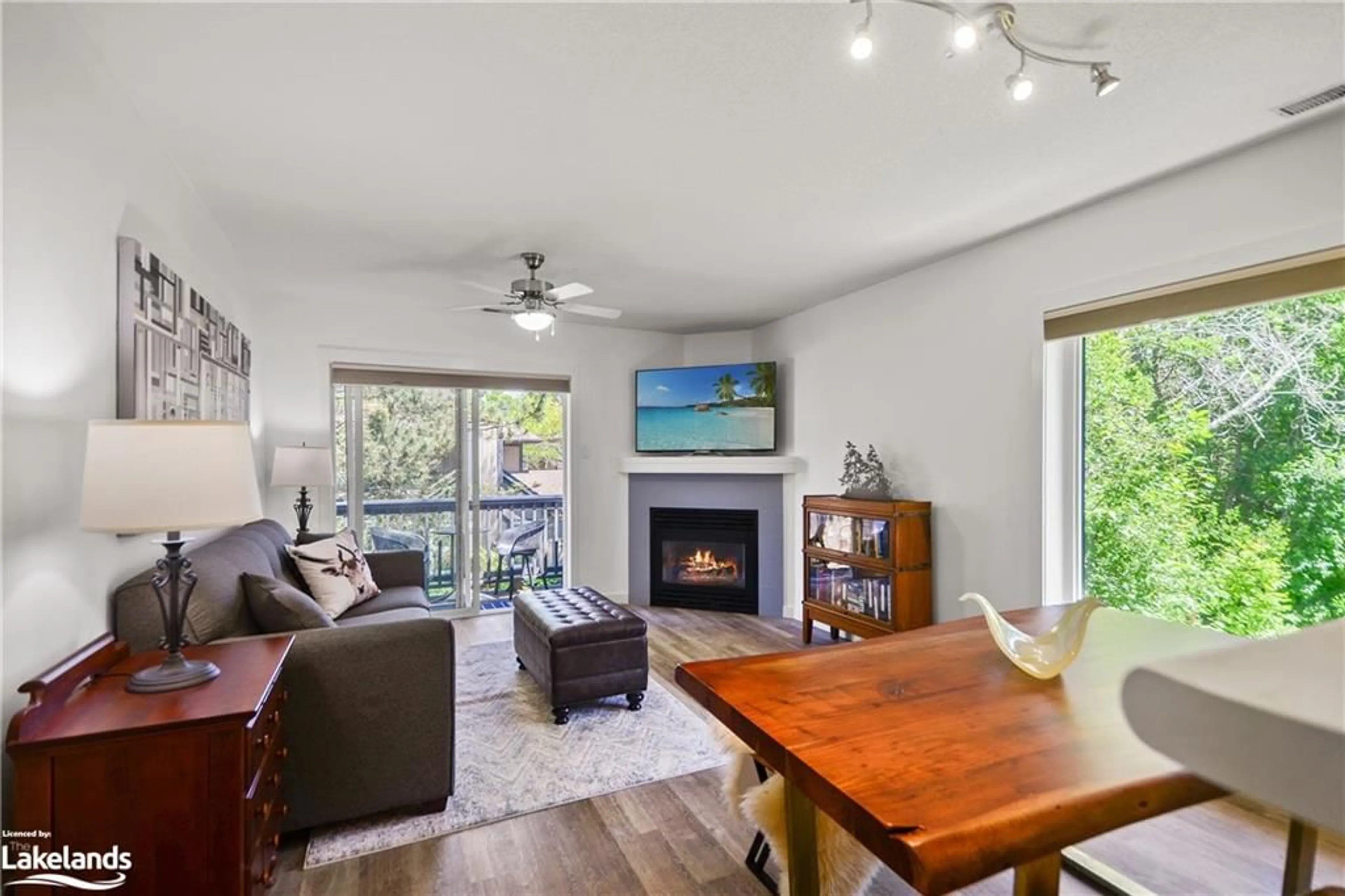 Living room, wood floors for 331 Mariners Way, Collingwood Ontario L9Y 5C7