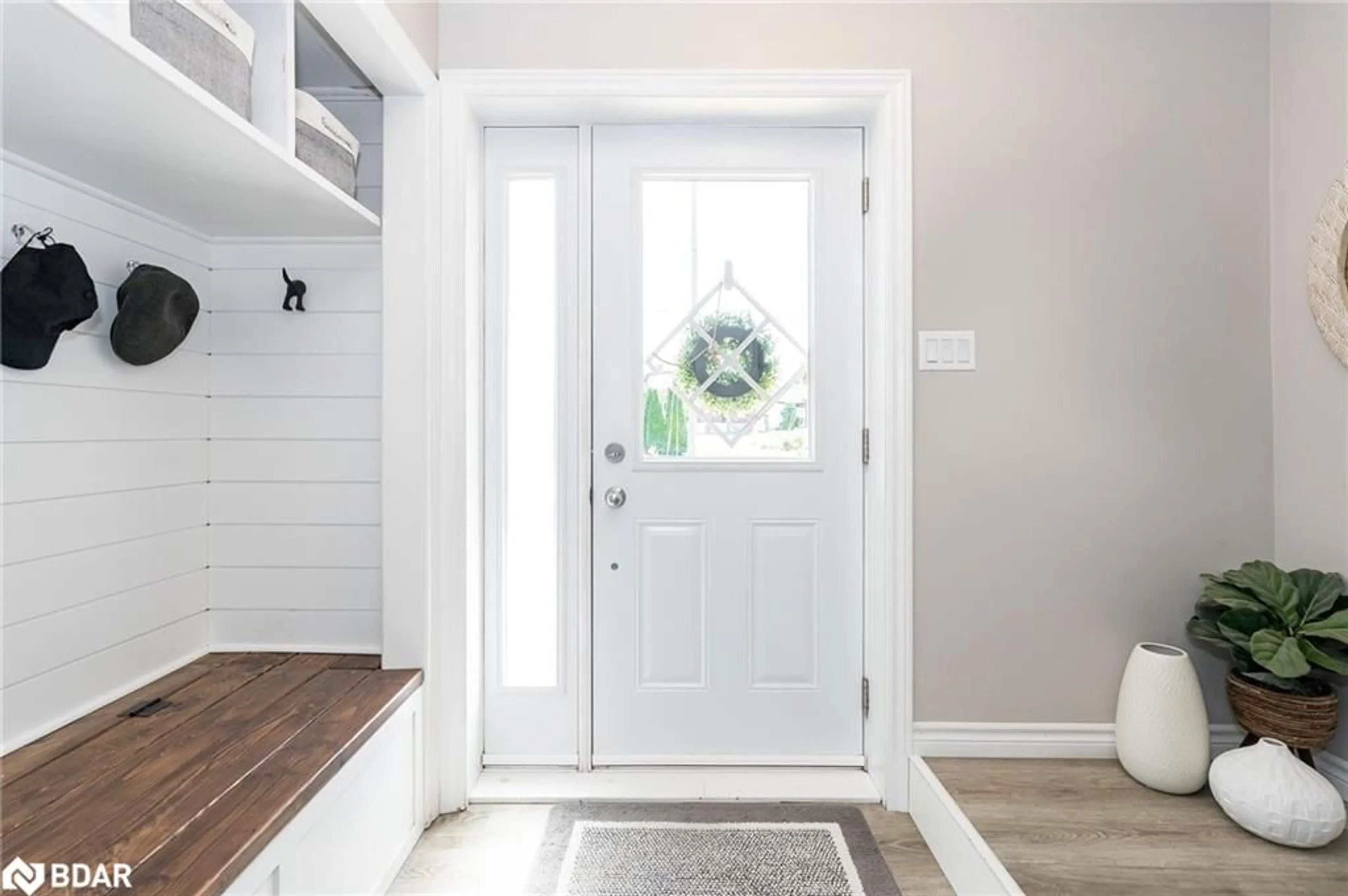 Indoor entryway, wood floors for 131 Rodney St, Collingwood Ontario L9Y 1E2