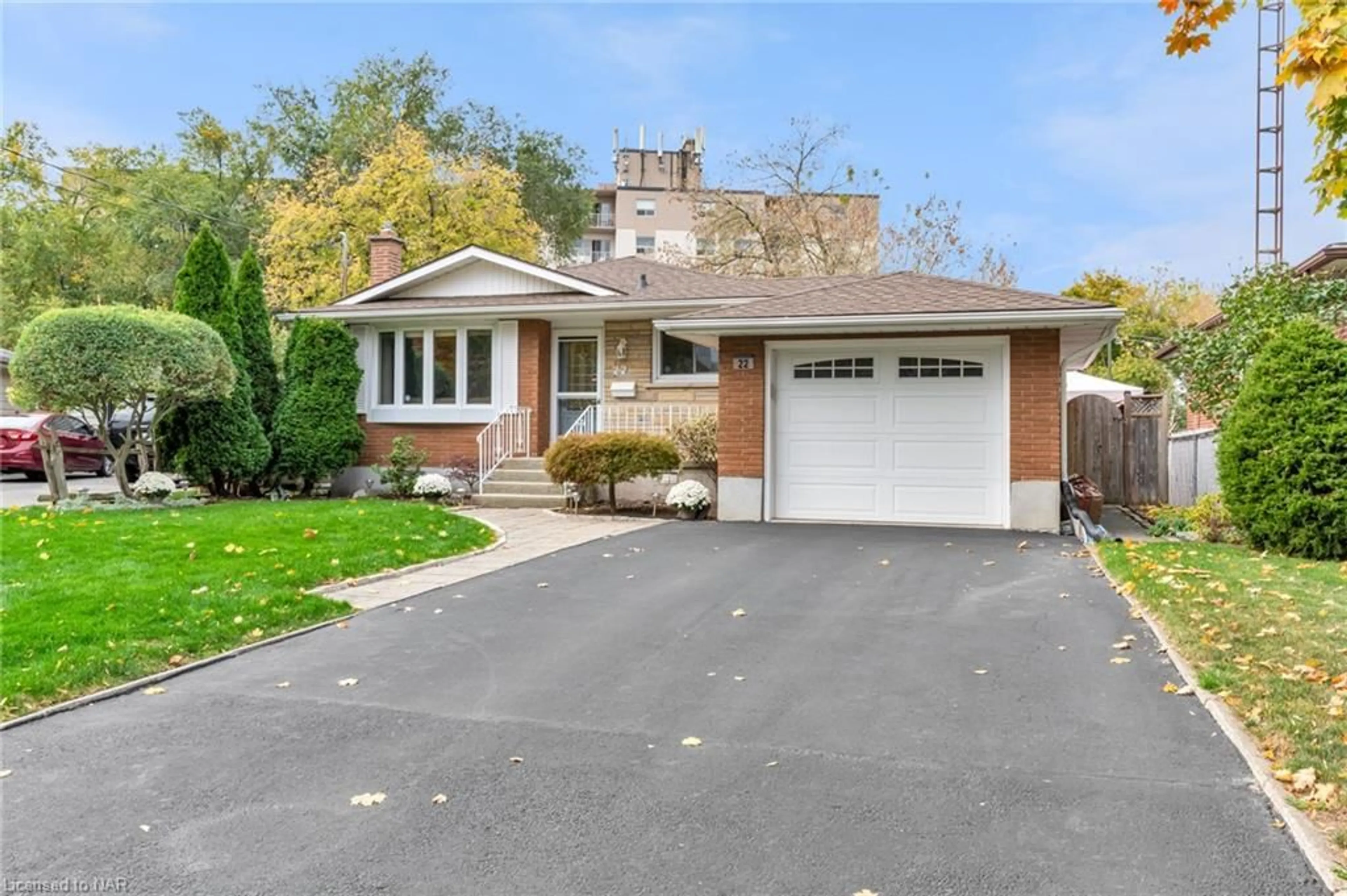 Frontside or backside of a home, cottage for 22 Highcourt Cres, St. Catharines Ontario L2M 3M6