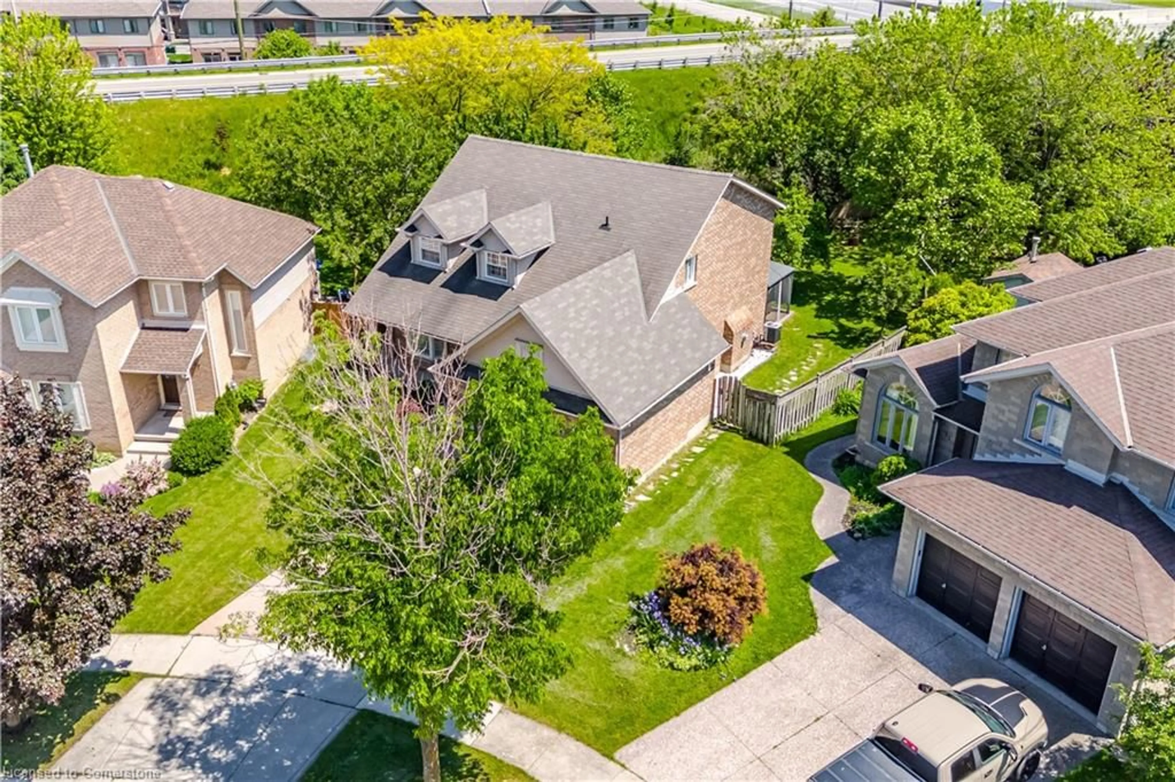 A pic from exterior of the house or condo, the street view for 29 Riviera Ridge, Hamilton Ontario L8E 5E6