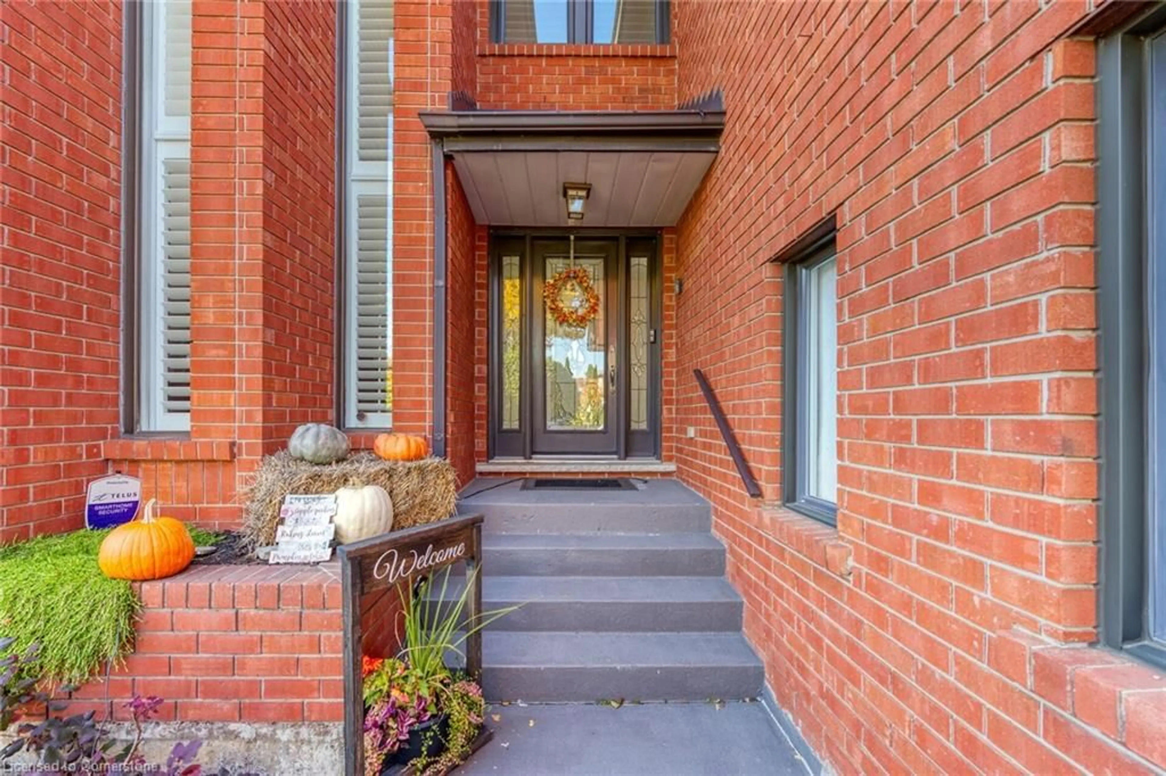 Indoor entryway, wood floors for 10 Vega Cres, Stoney Creek Ontario L8E 4S7