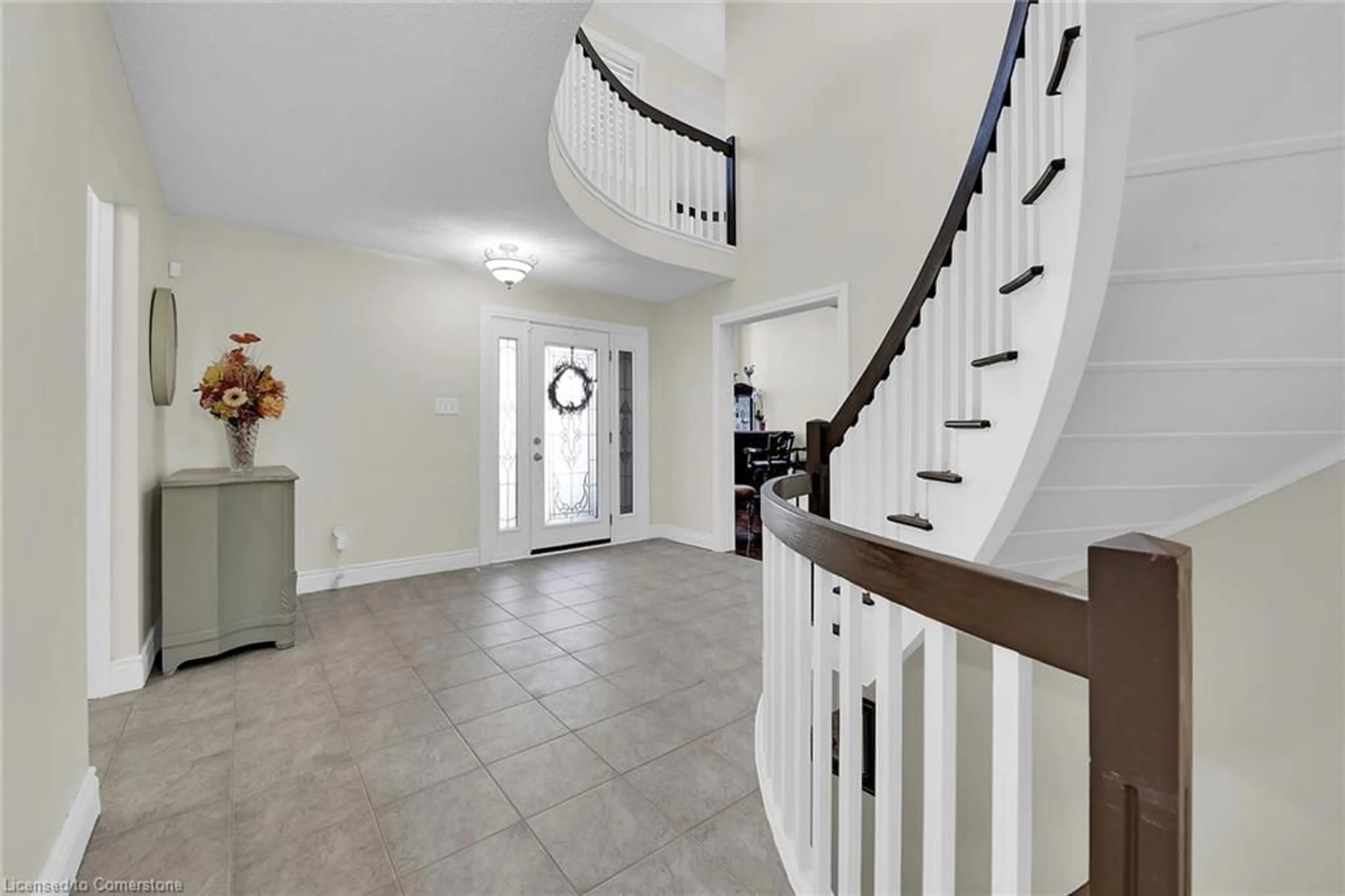 Indoor entryway, wood floors for 10 Vega Cres, Stoney Creek Ontario L8E 4S7