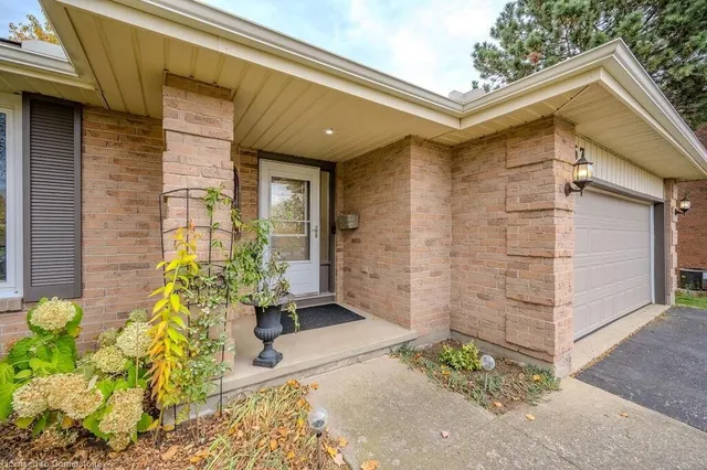 Additional property image - 57 Tinatawa Crt