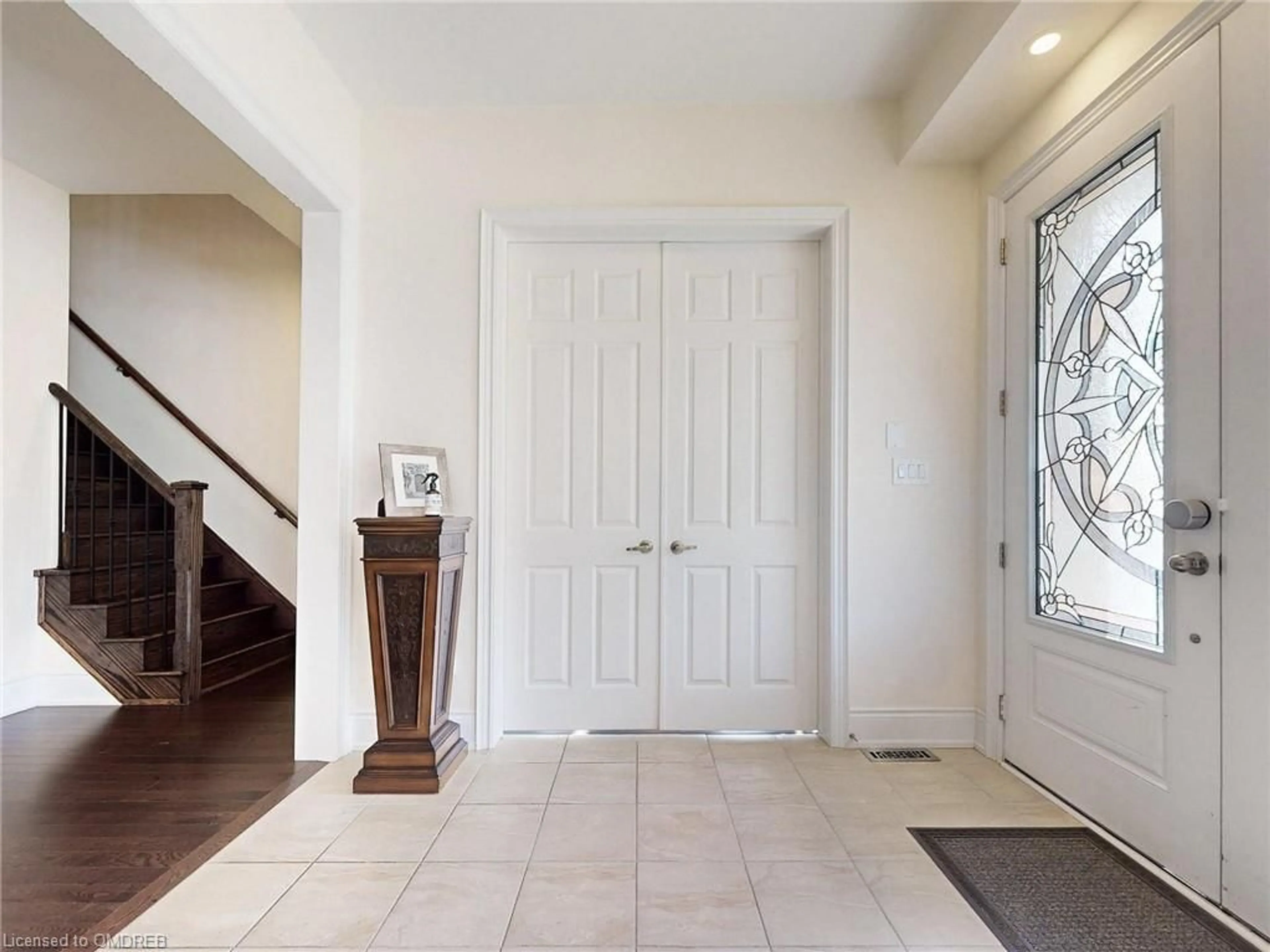 Indoor entryway, wood floors for 39 Trail Rider Dr, Brampton Ontario L6P 4J9