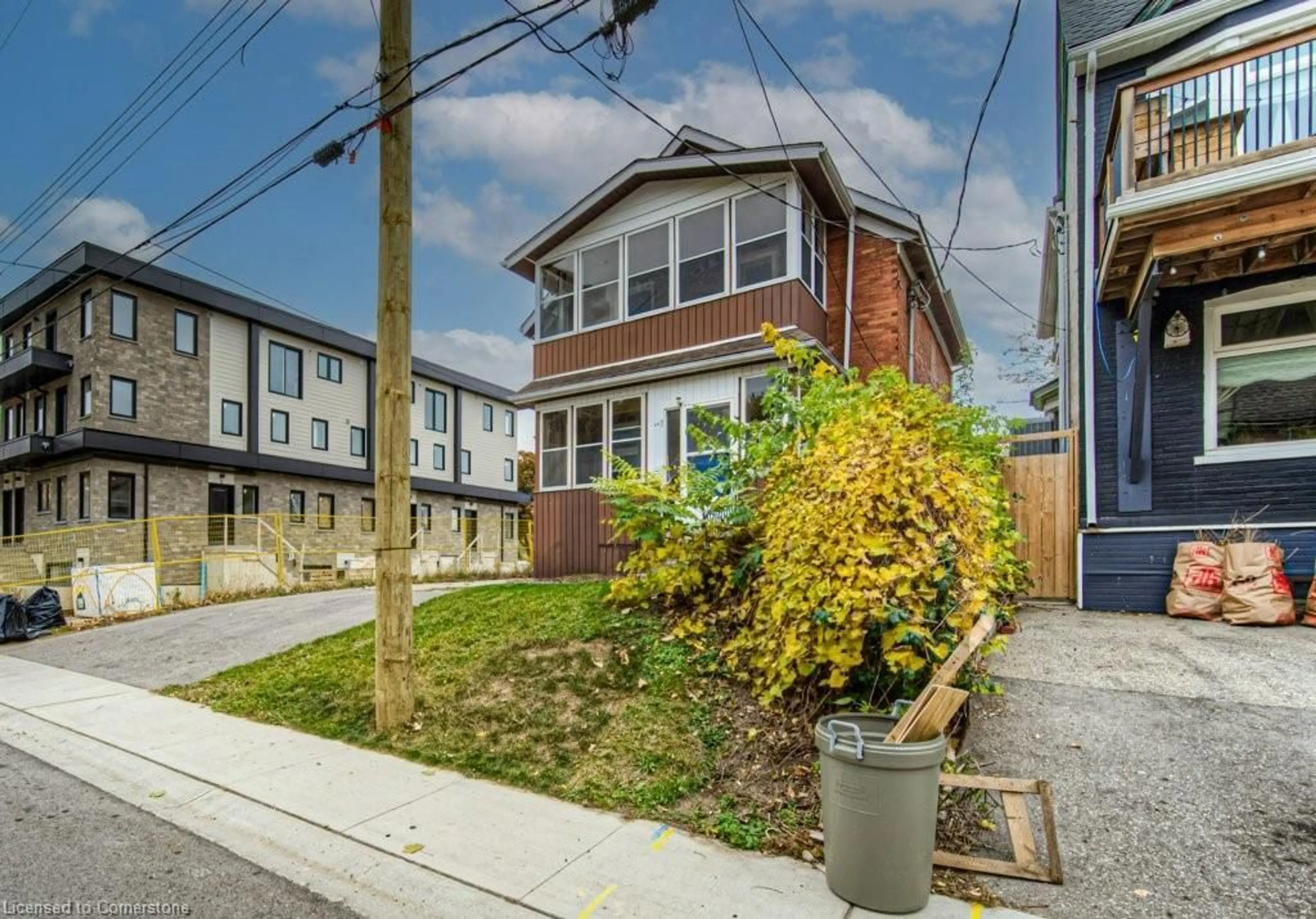 A pic from exterior of the house or condo, the street view for 25 Peter St, Kitchener Ontario N2G 3J5