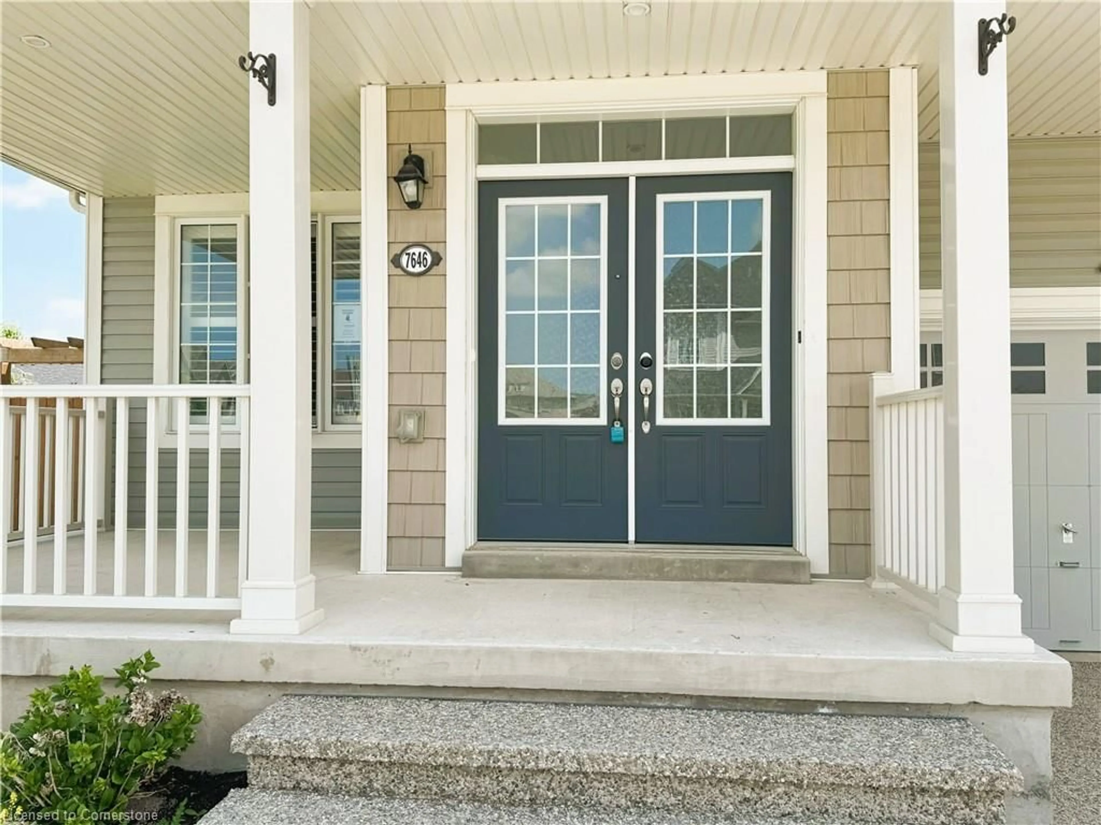 Indoor entryway, wood floors for 7646 Goldenrod Trail, Niagara Falls Ontario L2H 0K4