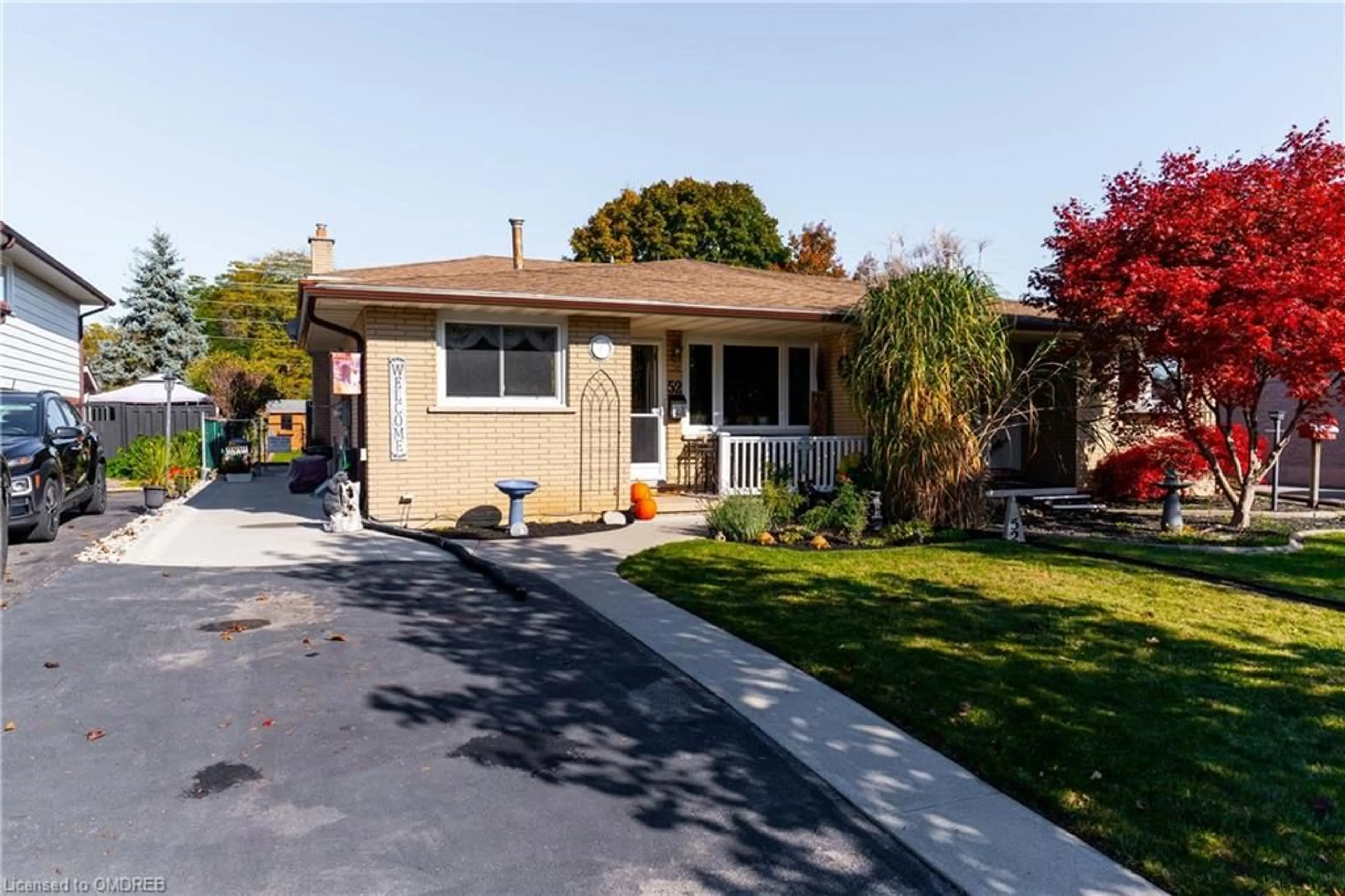 Frontside or backside of a home, the street view for 52 Westchester Way, Brantford Ontario N3R 6W6