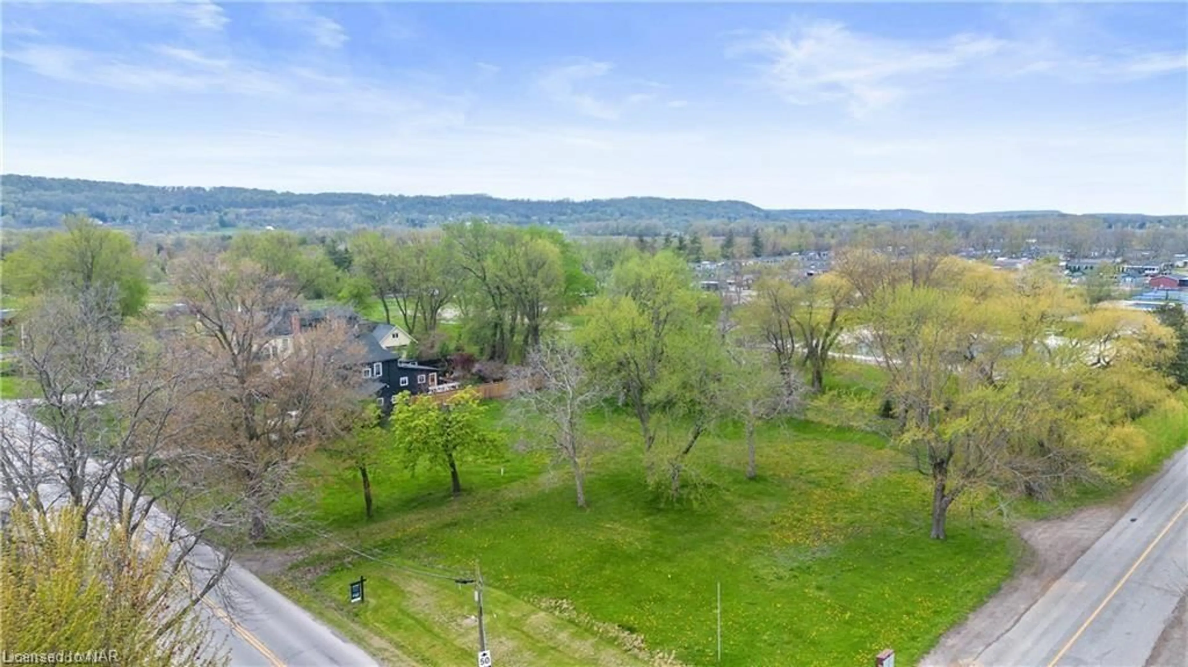 A pic from exterior of the house or condo, the fenced backyard for 14662 Niagara River Pky, Niagara-on-the-Lake Ontario L0S 1J0