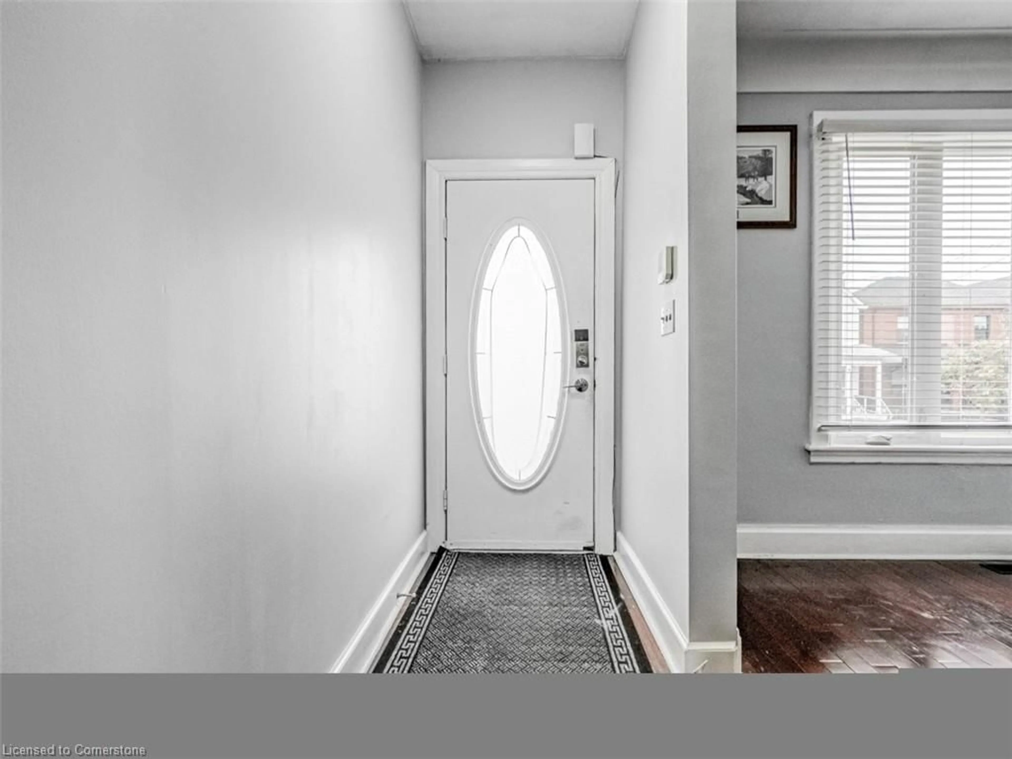 Indoor entryway, wood floors for 34 Fairview Ave, Hamilton Ontario L8L 7B4