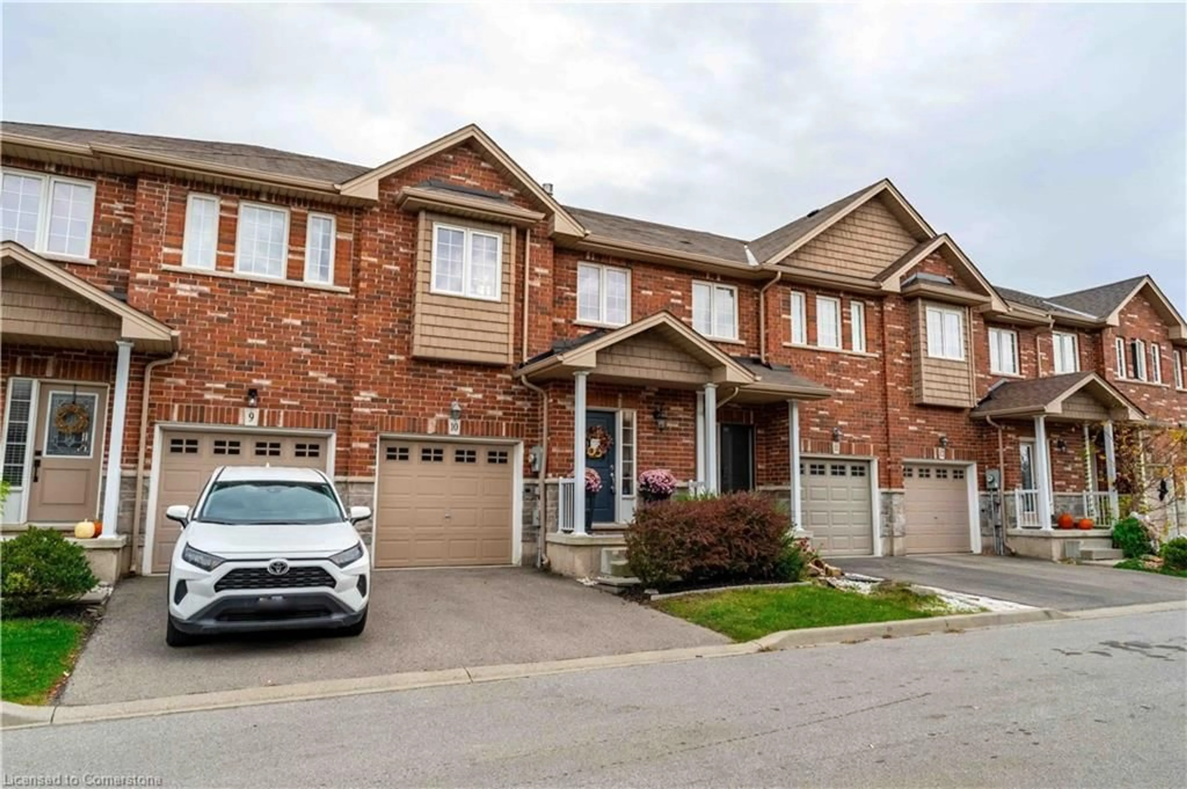 A pic from exterior of the house or condo, the street view for 45 Seabreeze Cres #10, Stoney Creek Ontario L8E 5C8