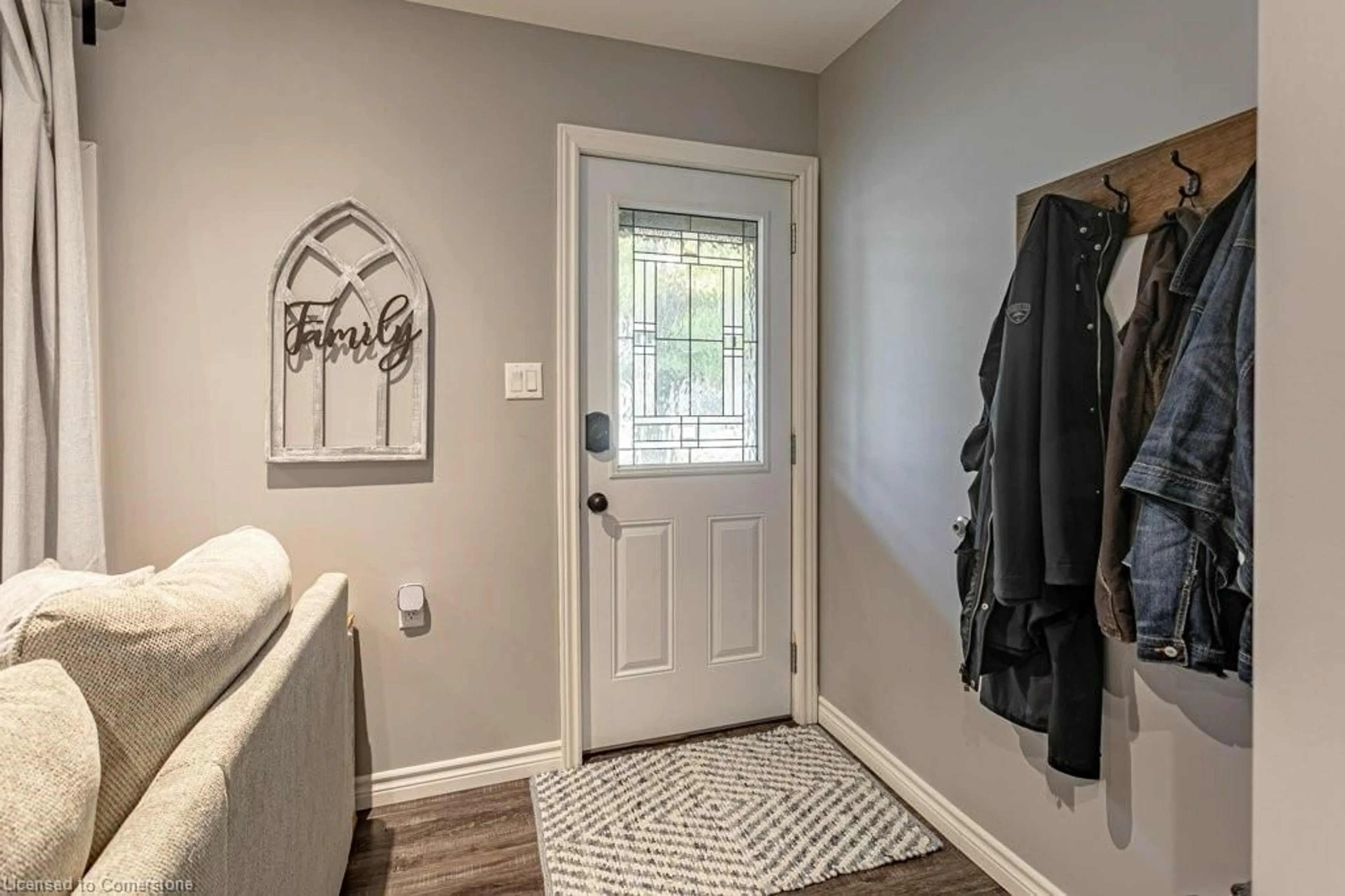 Indoor entryway, wood floors for 178 Elk St, Aylmer Ontario N5H 1S9