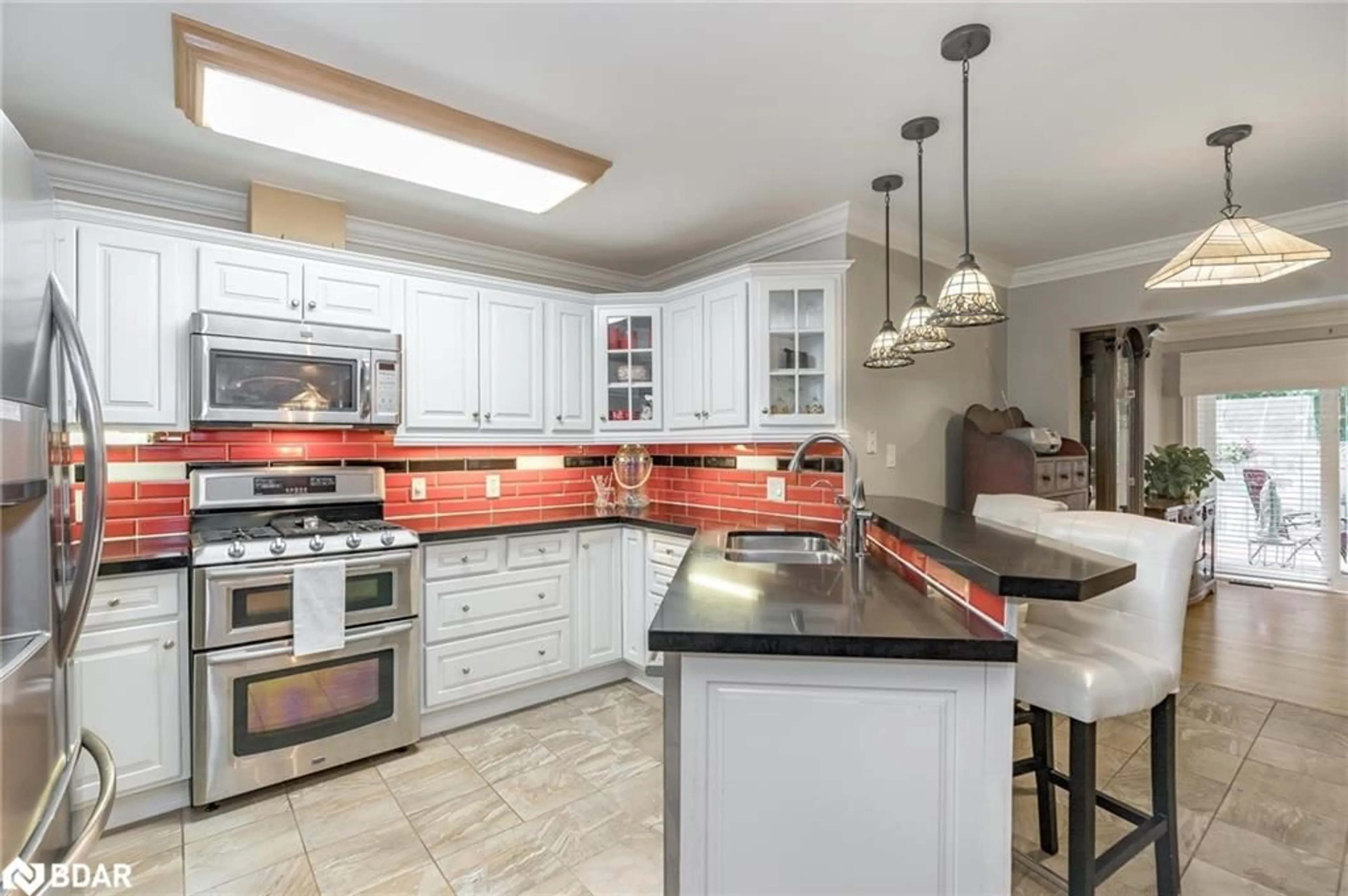 Open concept kitchen for 72 Oxley Dr, Penetanguishene Ontario L9M 1W4