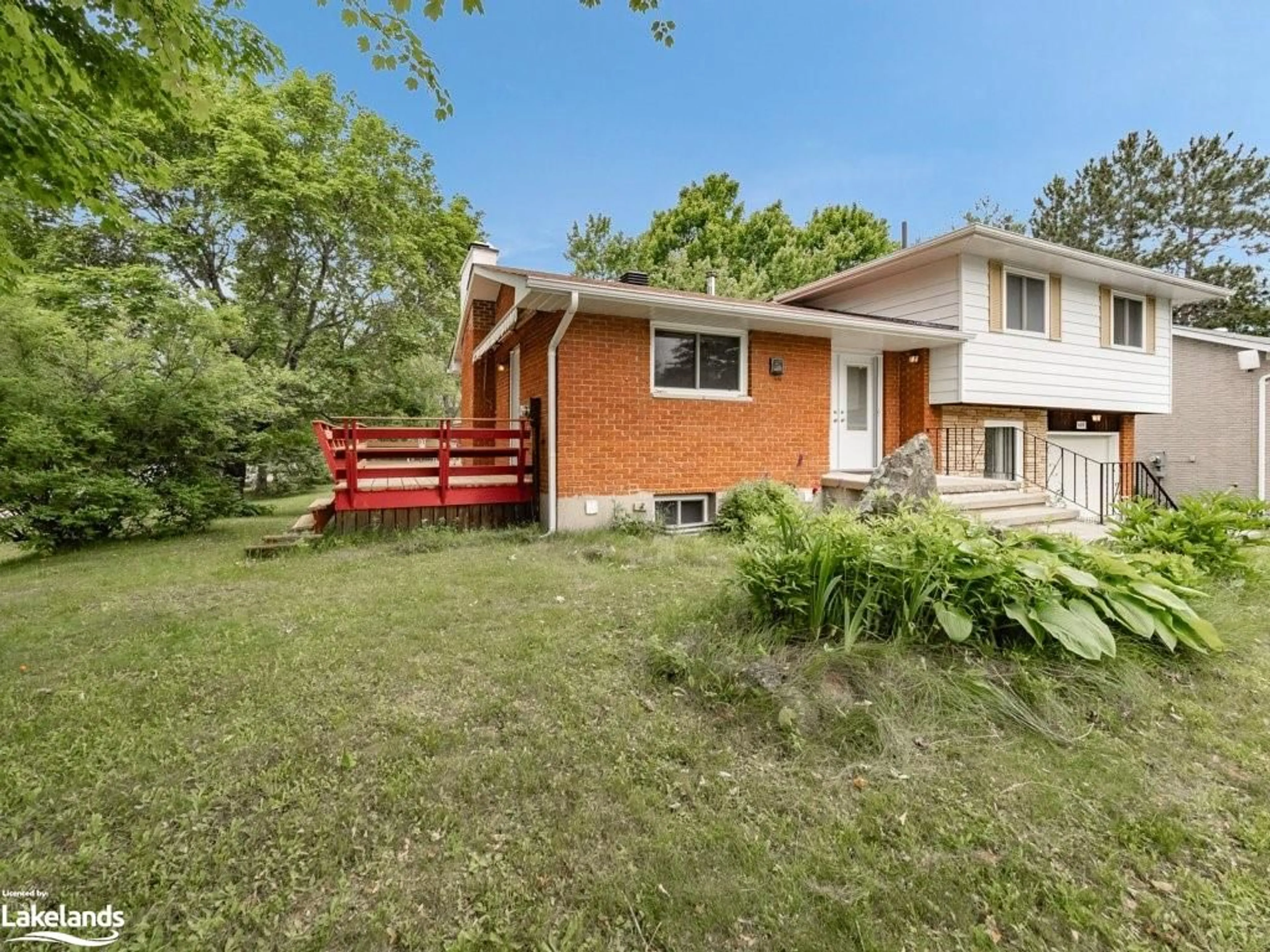 Frontside or backside of a home, the fenced backyard for 600 David St, Gravenhurst Ontario P1P 1M2