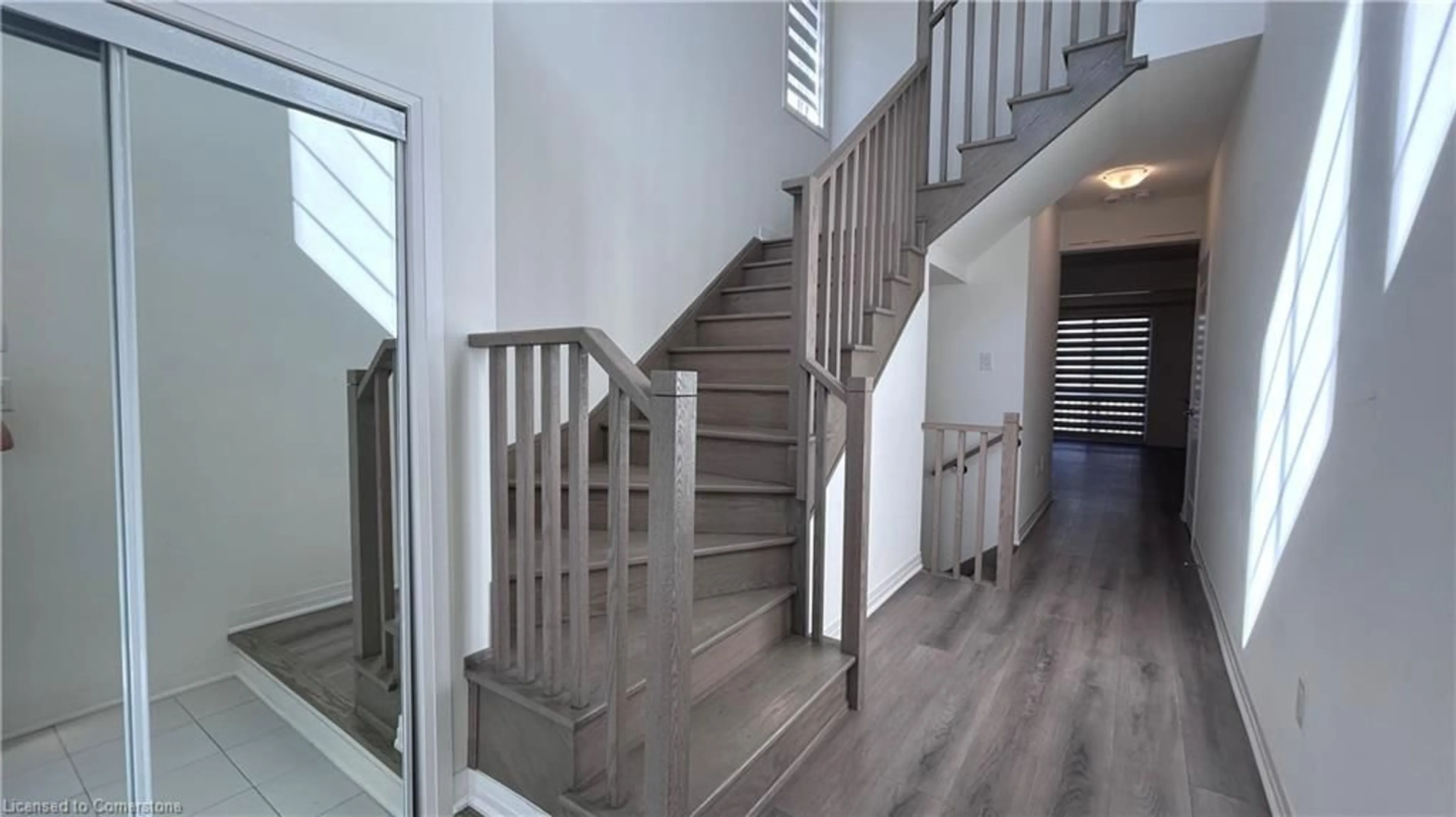 Indoor foyer, wood floors for 89 Shepherd Dr, Barrie Ontario P3P 1J2