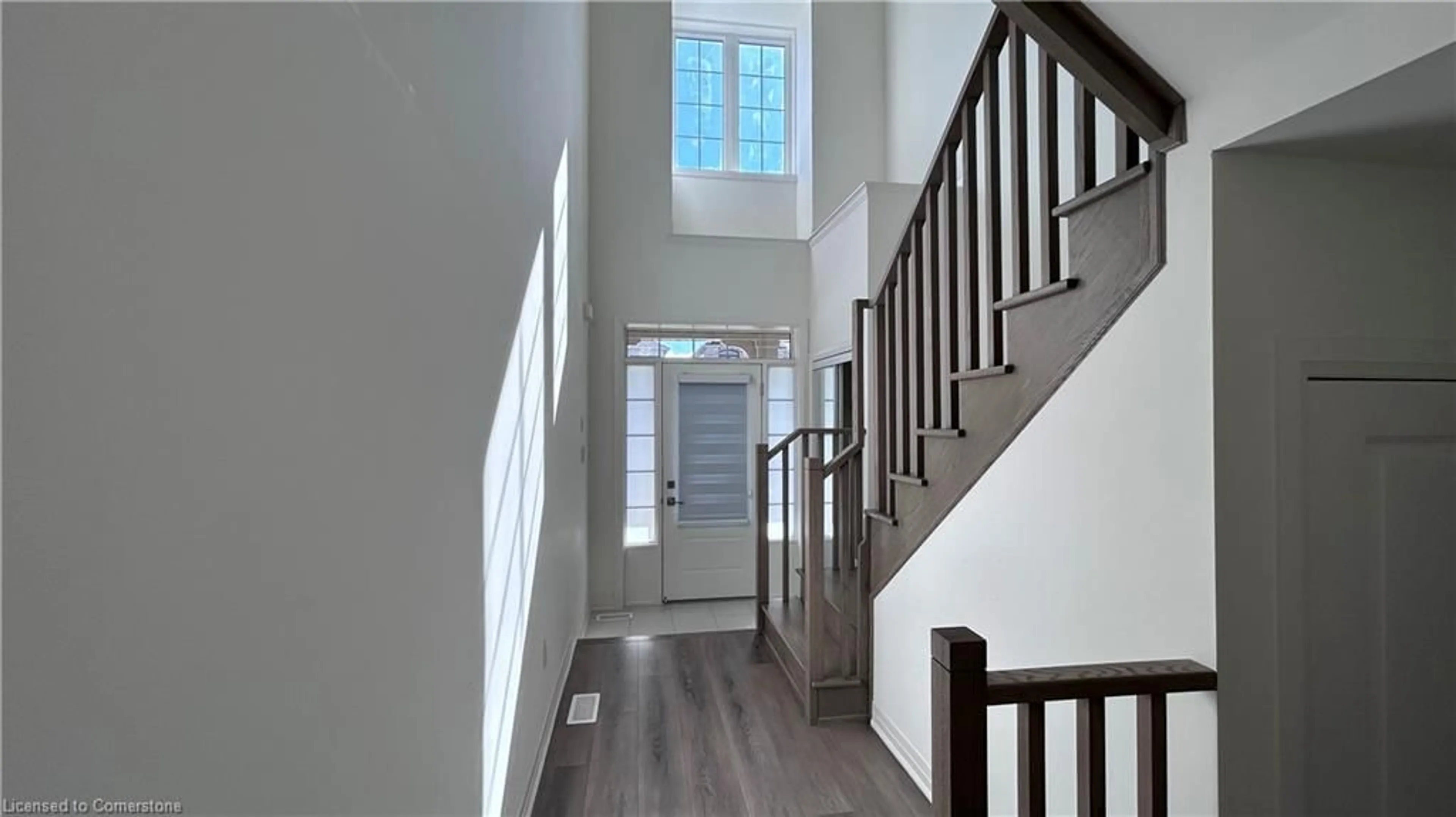 Indoor foyer, wood floors for 89 Shepherd Dr, Barrie Ontario P3P 1J2